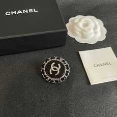 CHANEL🇫🇷小香 专柜新款同步上新香奈儿胸针,是最懂女人的饰物。那些倾注了全部心血去做自己的女人,往 CHANEL🇫🇷小香 专柜新款同步上新香奈儿胸针,是最懂女人的饰物。那些倾注了全部心血去做自己的女人,往