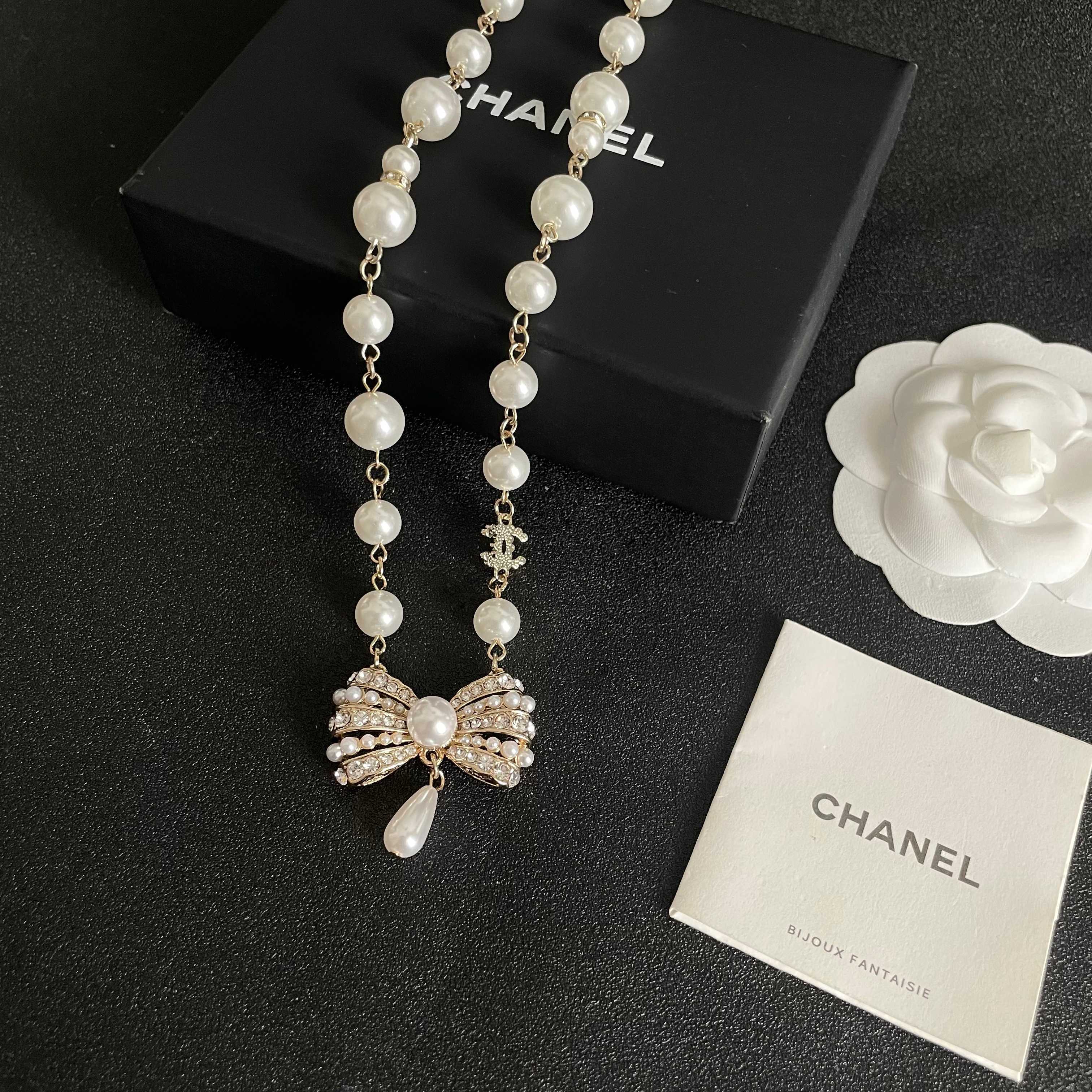 Chanel香奈儿 中古 字母项链👀小香家的款式真心无需多介绍😘🎶每一款都超好看，精致大方，非常显气质.