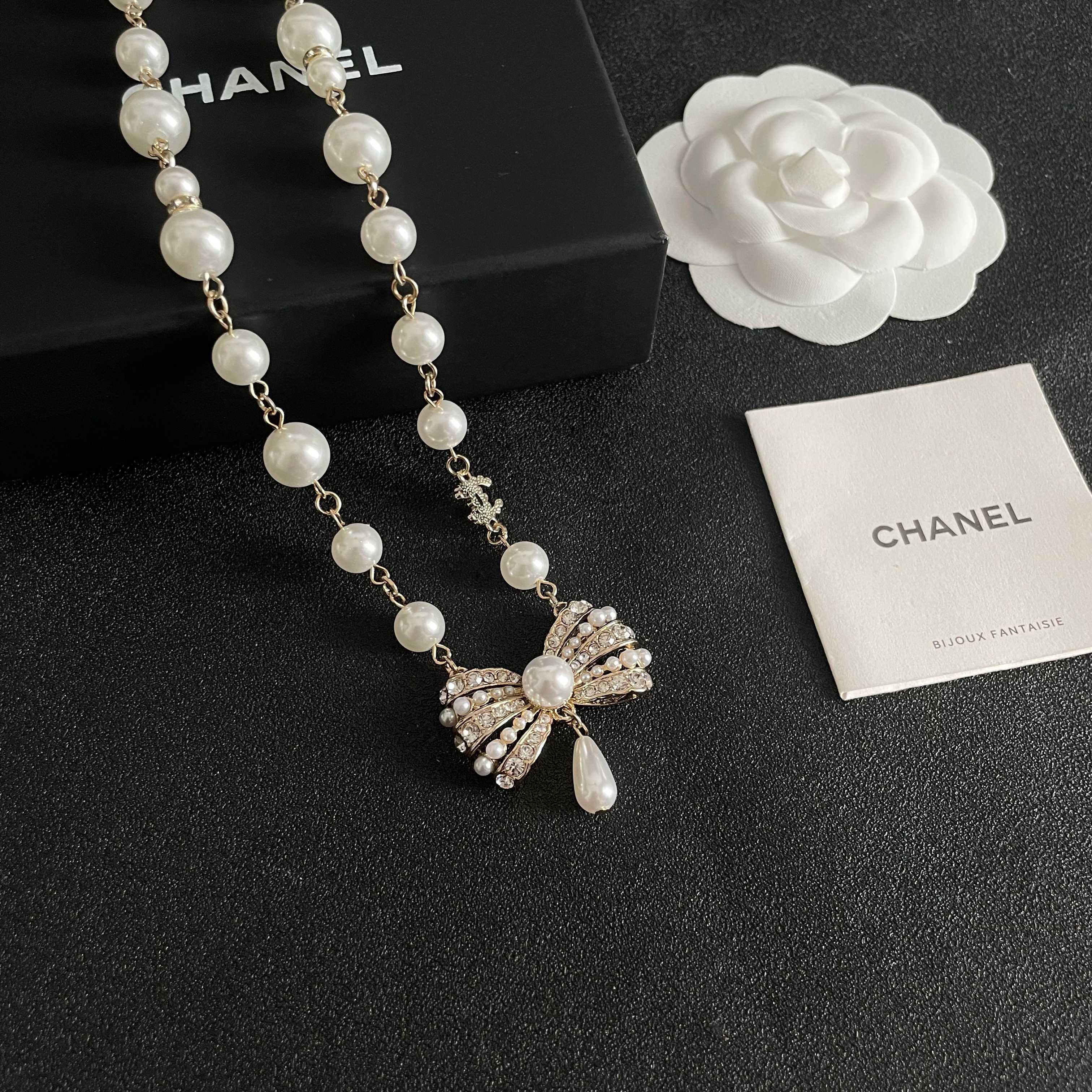 Chanel香奈儿 中古 字母项链👀小香家的款式真心无需多介绍😘🎶每一款都超好看，精致大方，非常显气质.