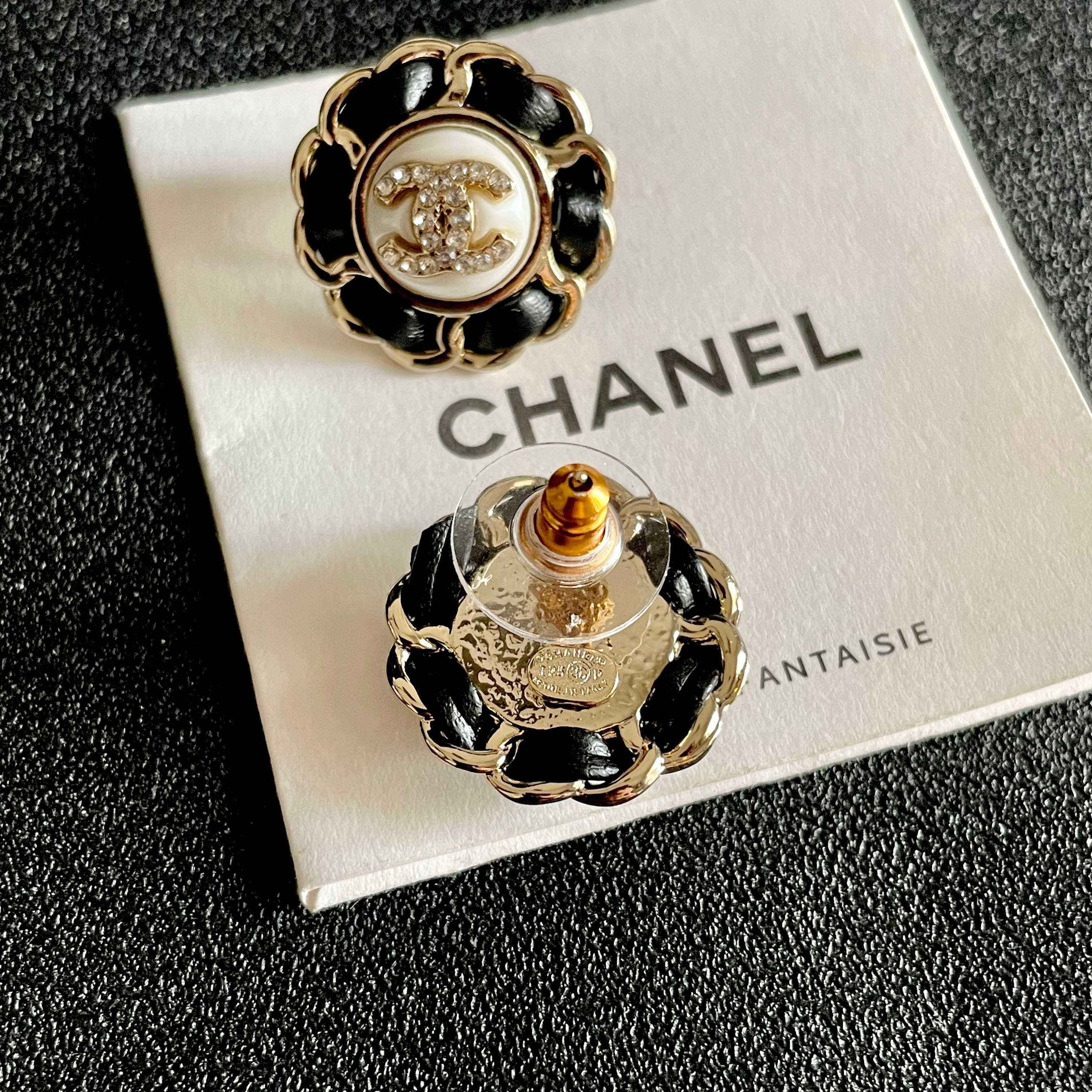 Chanel香奈儿 中古 双C耳钉👀小香家的款式真心无需多介绍😘🎶每一款都超好看，精致大方，非常显气质