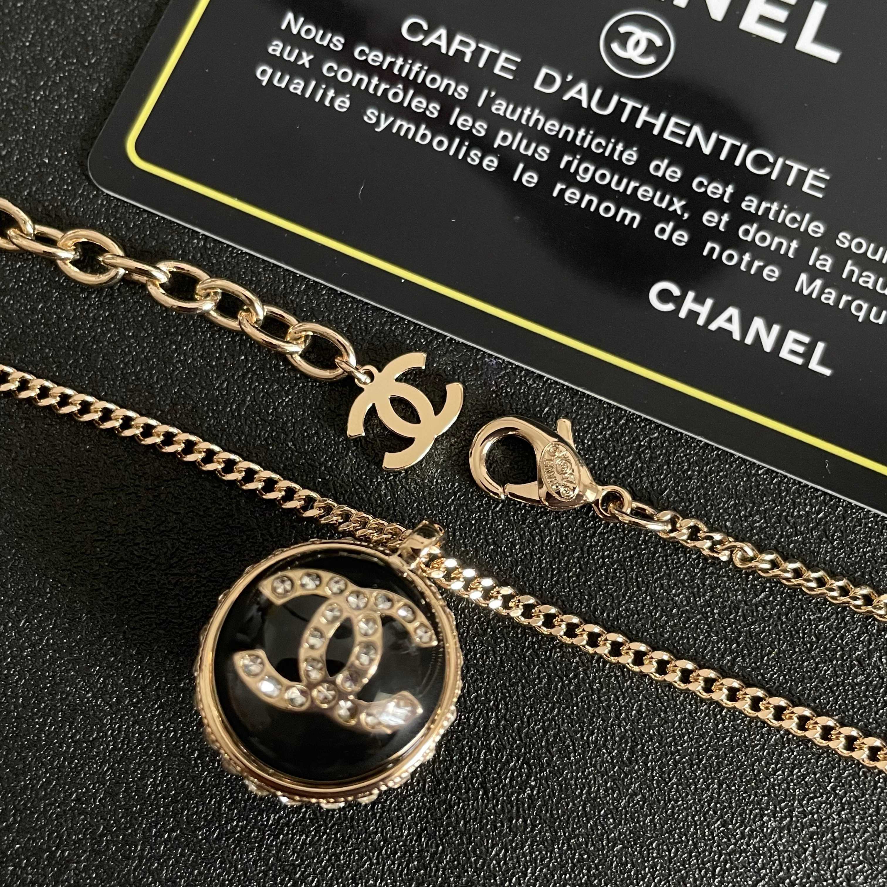 Chanel香奈儿 中古 字母项链👀小香家的款式真心无需多介绍😘🎶每一款都超好看，精致大方，非常显气质