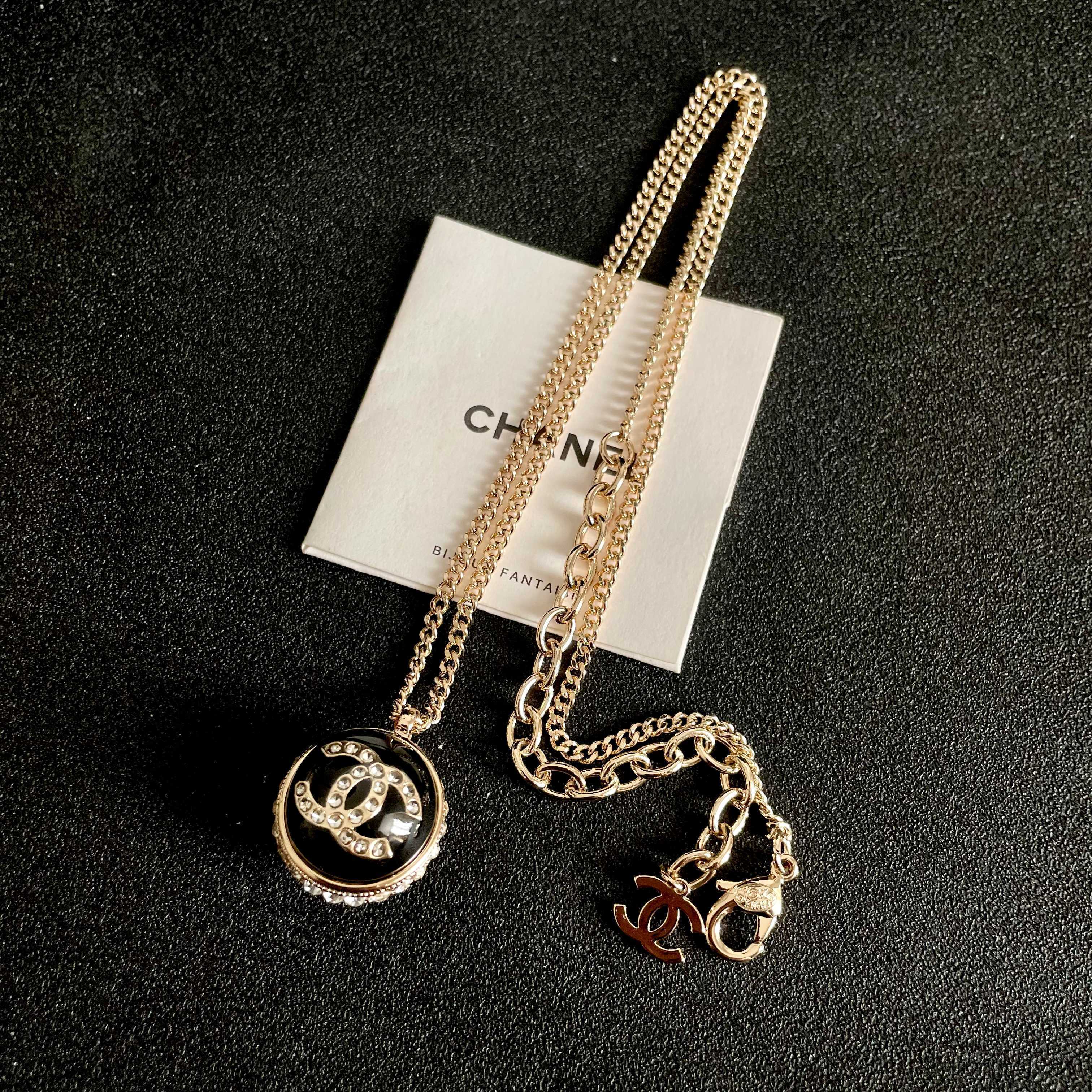 Chanel香奈儿 中古 字母项链👀小香家的款式真心无需多介绍😘🎶每一款都超好看，精致大方，非常显气质