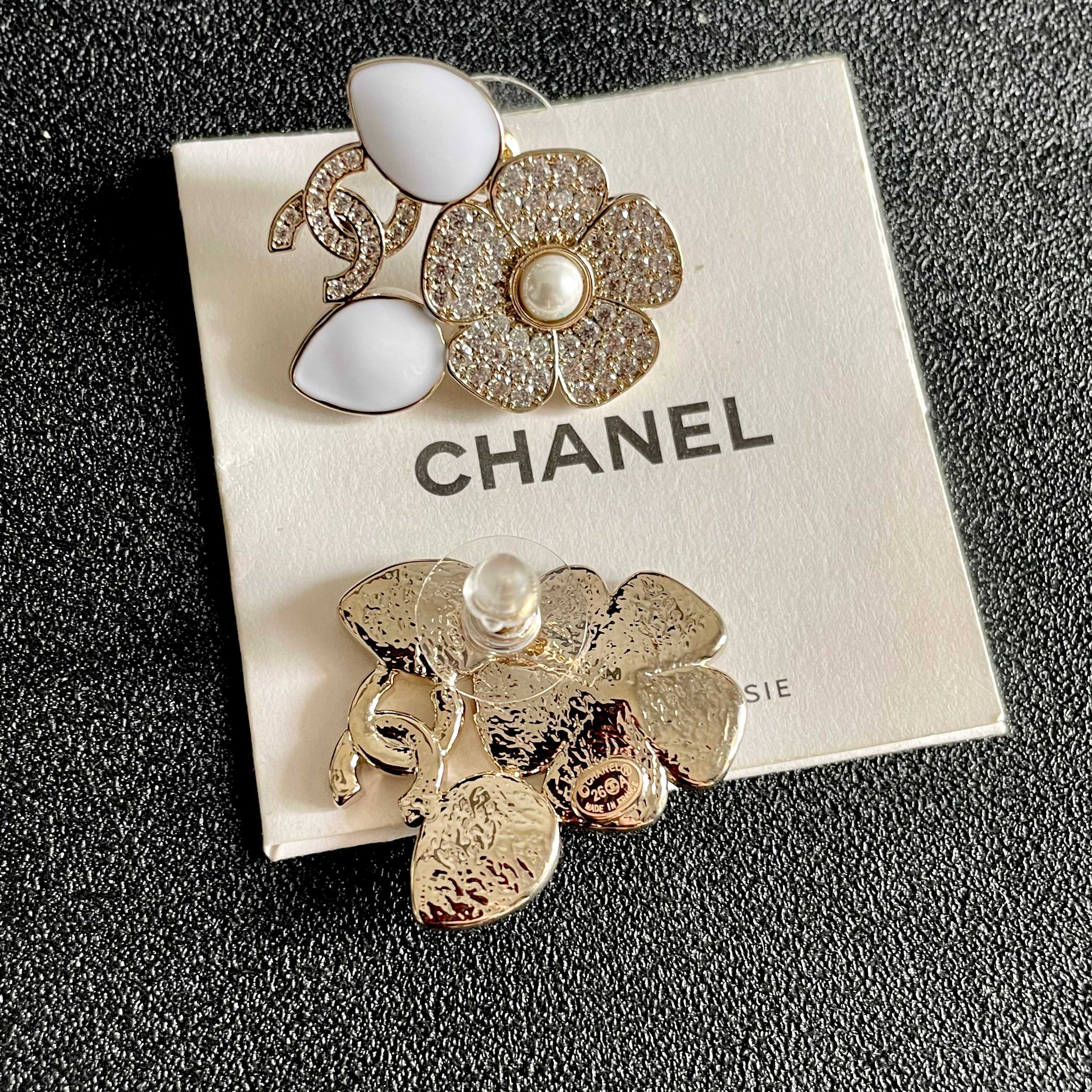 Chanel香奈儿 中古 耳钉👀小香家的款式真心无需多介绍😘🎶每一款都超好看，精致大方，非常显气质