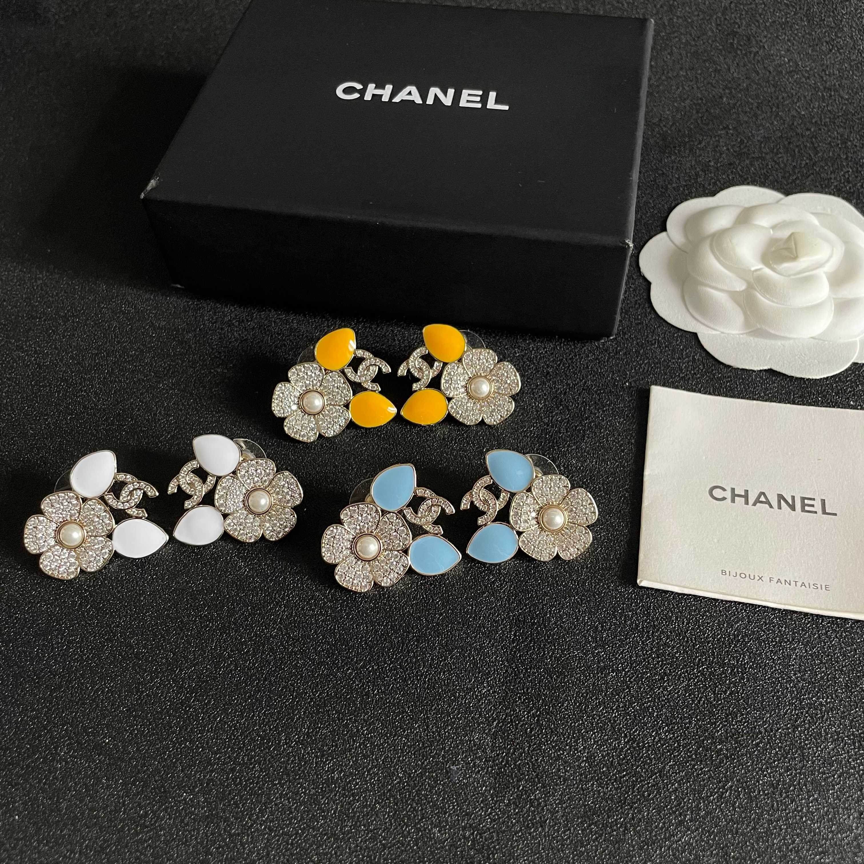 Chanel香奈儿 中古 耳钉👀小香家的款式真心无需多介绍😘🎶每一款都超好看，精致大方，非常显气质