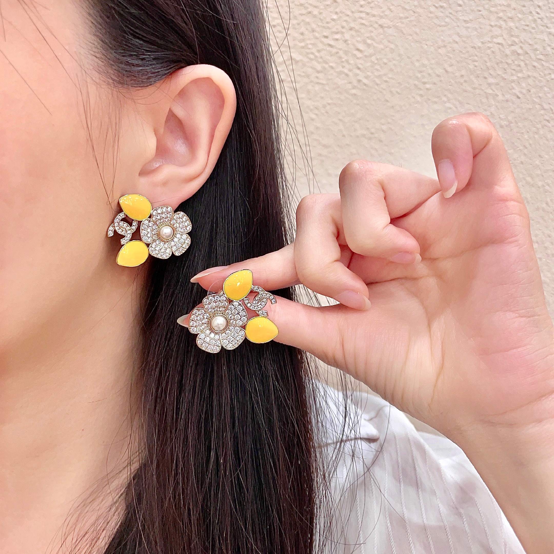 Chanel香奈儿 中古 耳钉👀小香家的款式真心无需多介绍😘🎶每一款都超好看，精致大方，非常显气质
