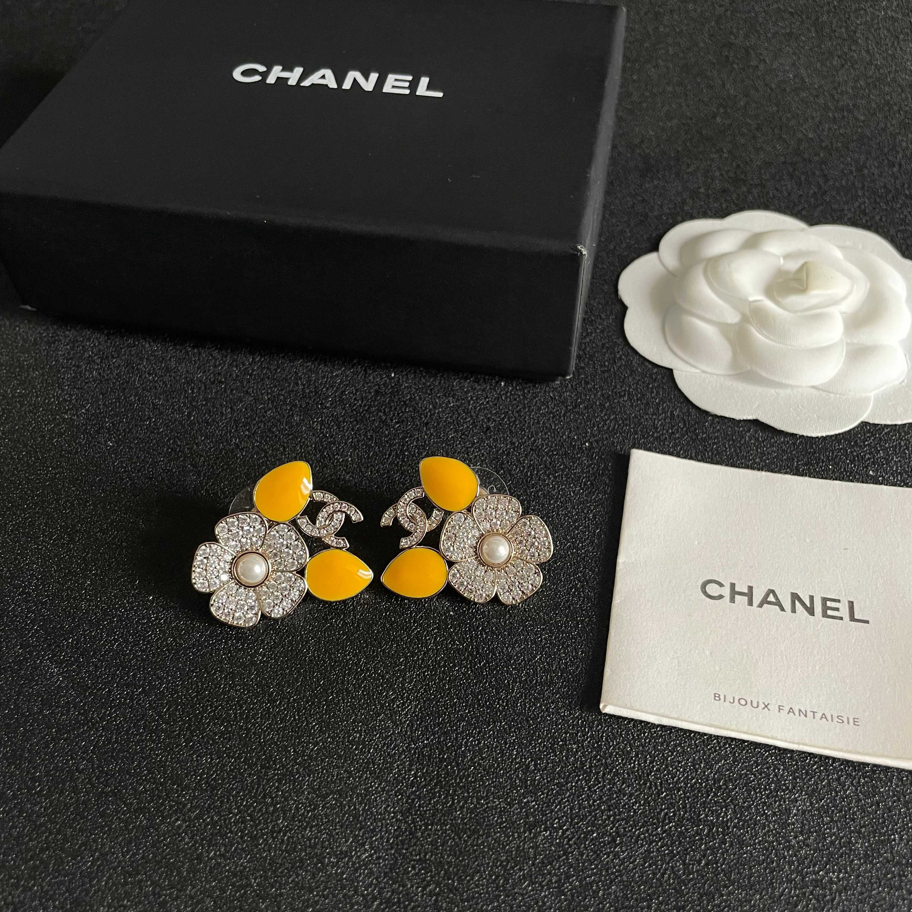 Chanel香奈儿 中古 耳钉👀小香家的款式真心无需多介绍😘🎶每一款都超好看，精致大方，非常显气质