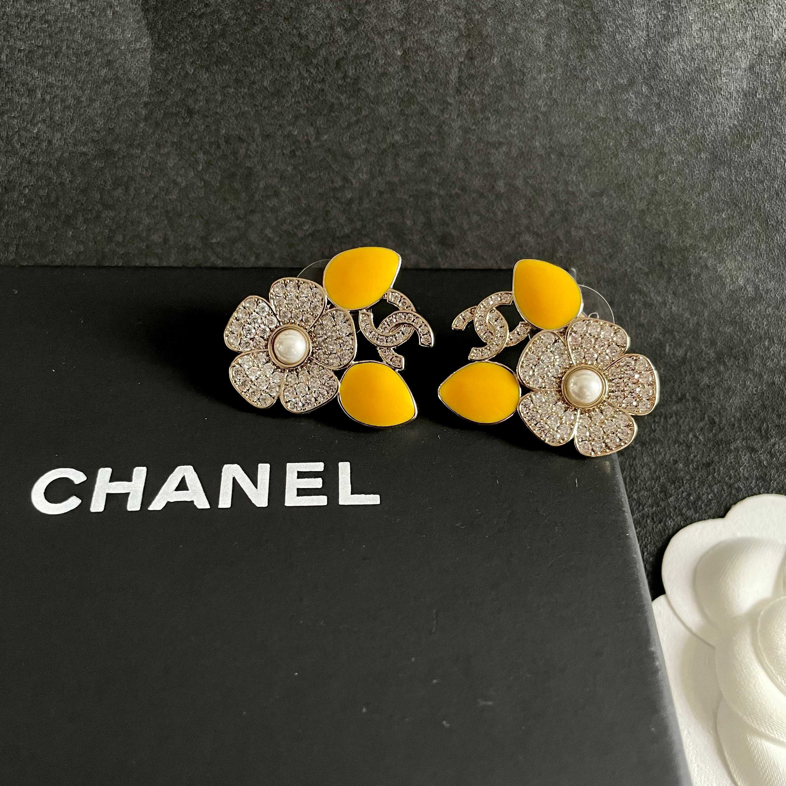 Chanel香奈儿 中古 耳钉👀小香家的款式真心无需多介绍😘🎶每一款都超好看，精致大方，非常显气质