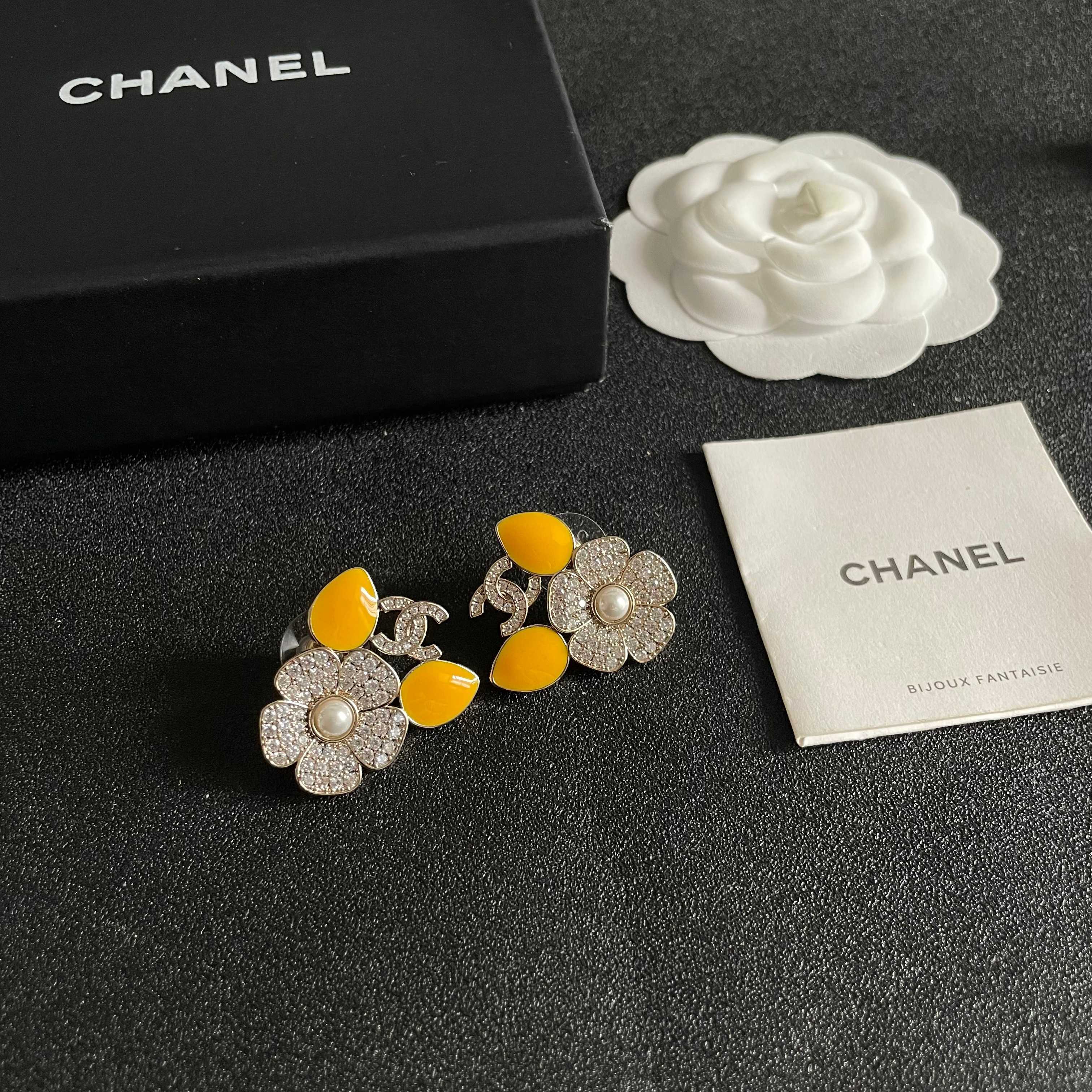 Chanel香奈儿 中古 耳钉👀小香家的款式真心无需多介绍😘🎶每一款都超好看，精致大方，非常显气质