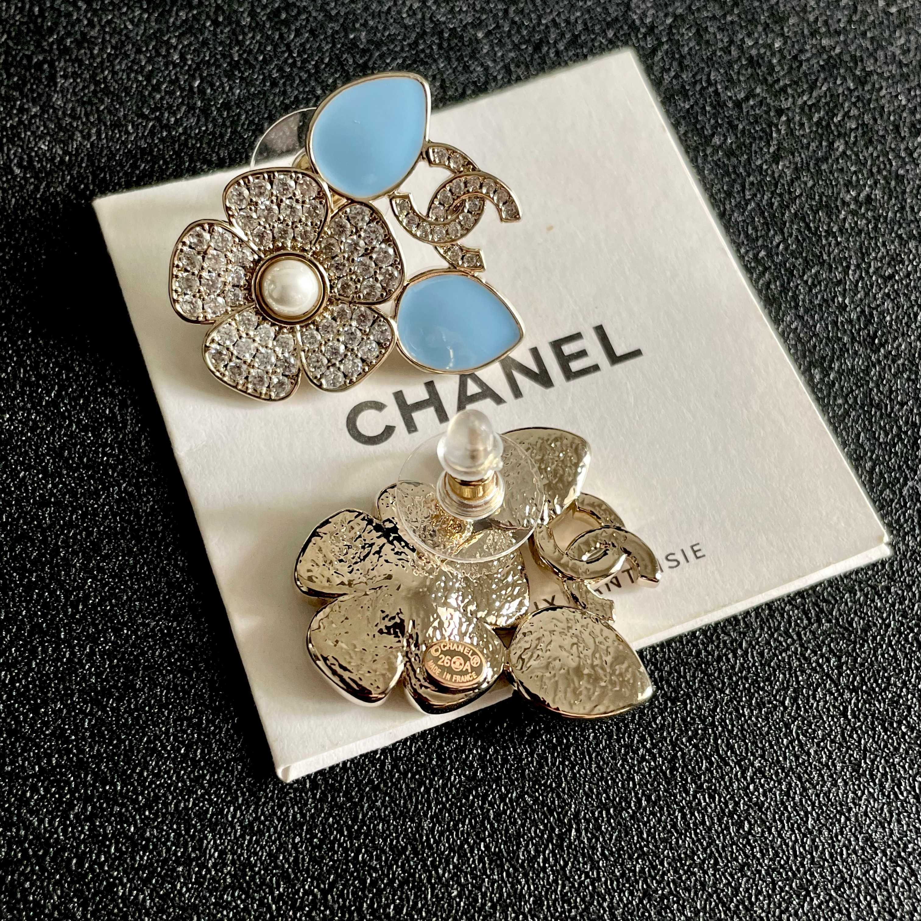 Chanel香奈儿 中古 耳钉👀小香家的款式真心无需多介绍😘🎶每一款都超好看，精致大方，非常显气质