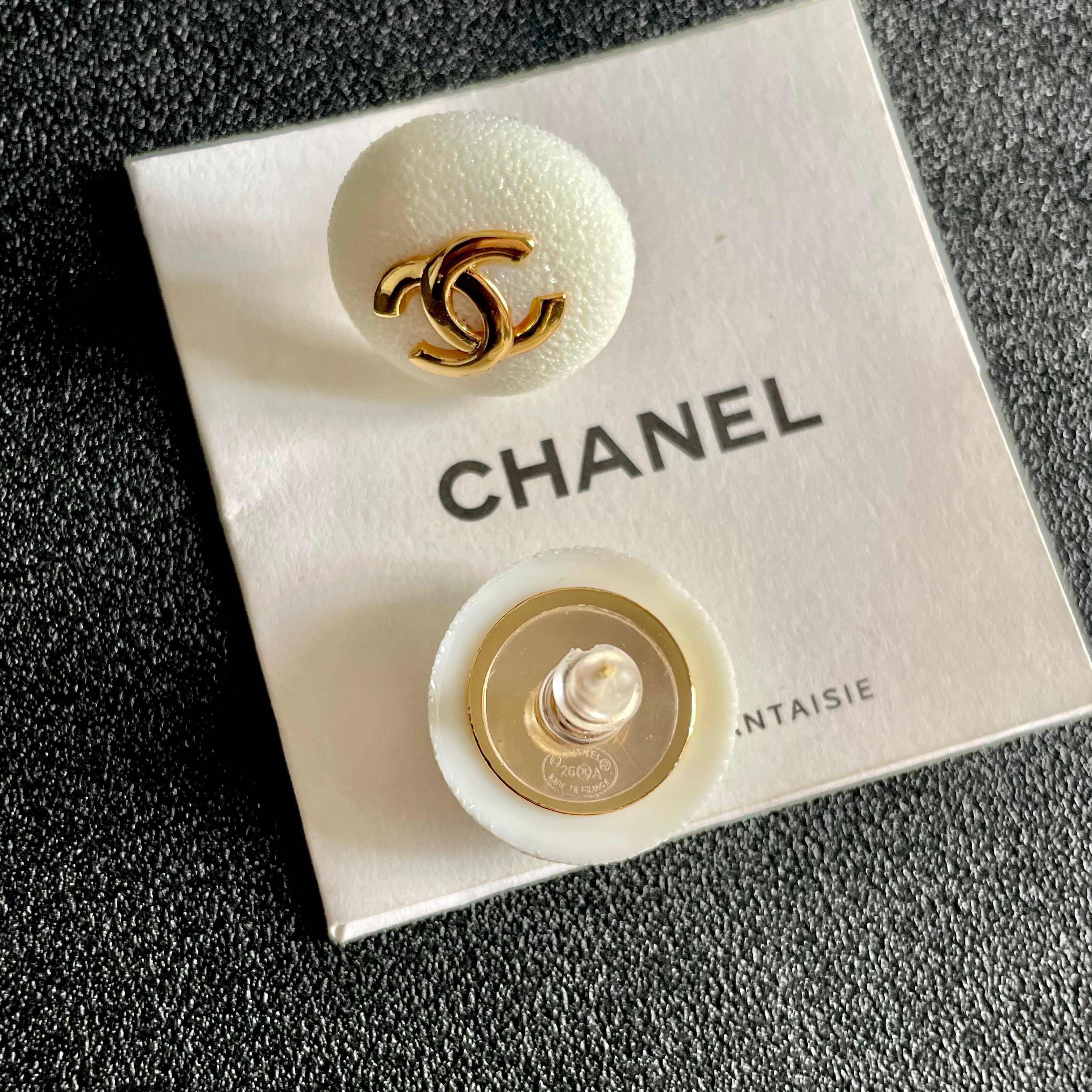 Chanel香奈儿 中古 耳钉👀小香家的款式真心无需多介绍😘🎶每一款都超好看，精致大方，非常显气质