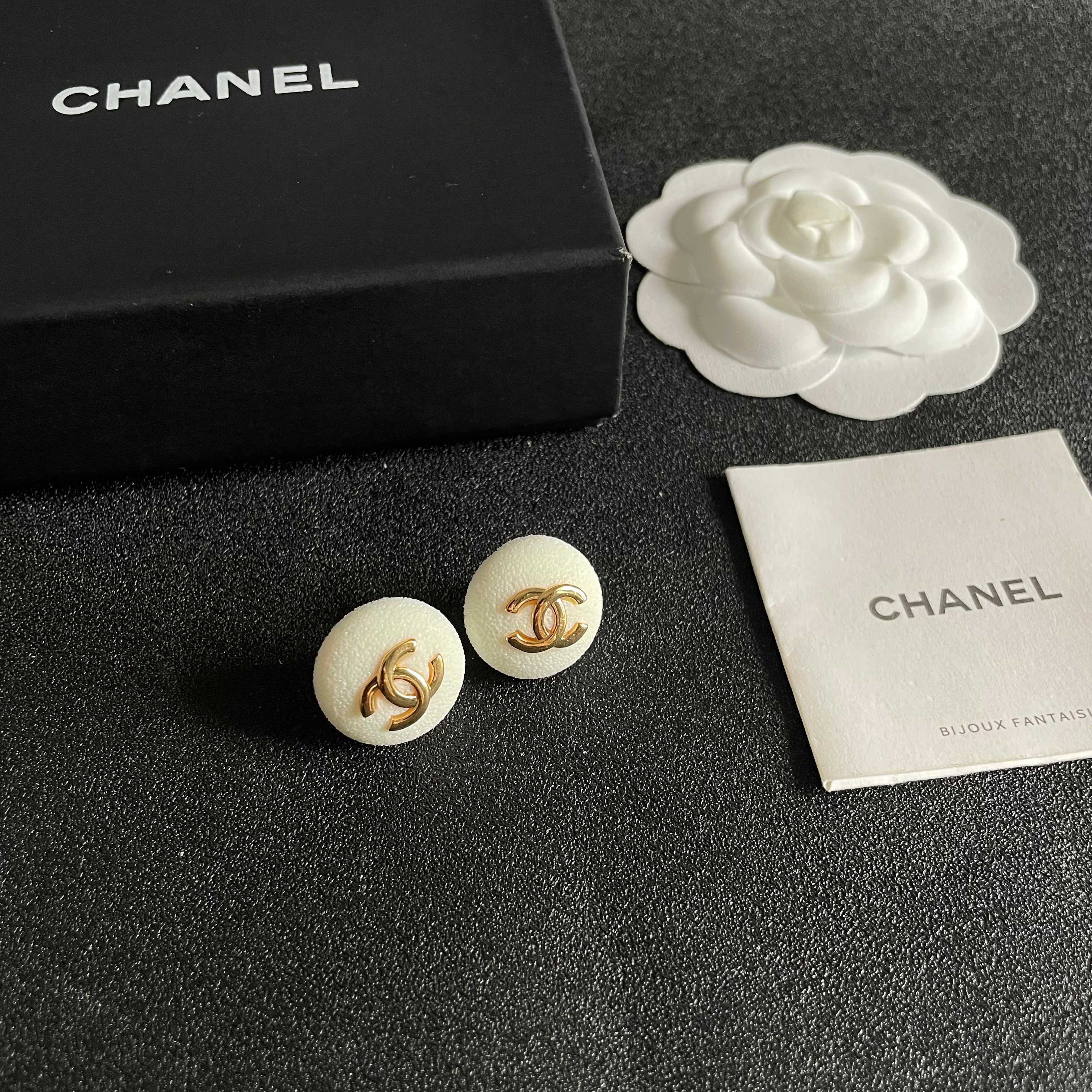 Chanel香奈儿 中古 耳钉👀小香家的款式真心无需多介绍😘🎶每一款都超好看，精致大方，非常显气质