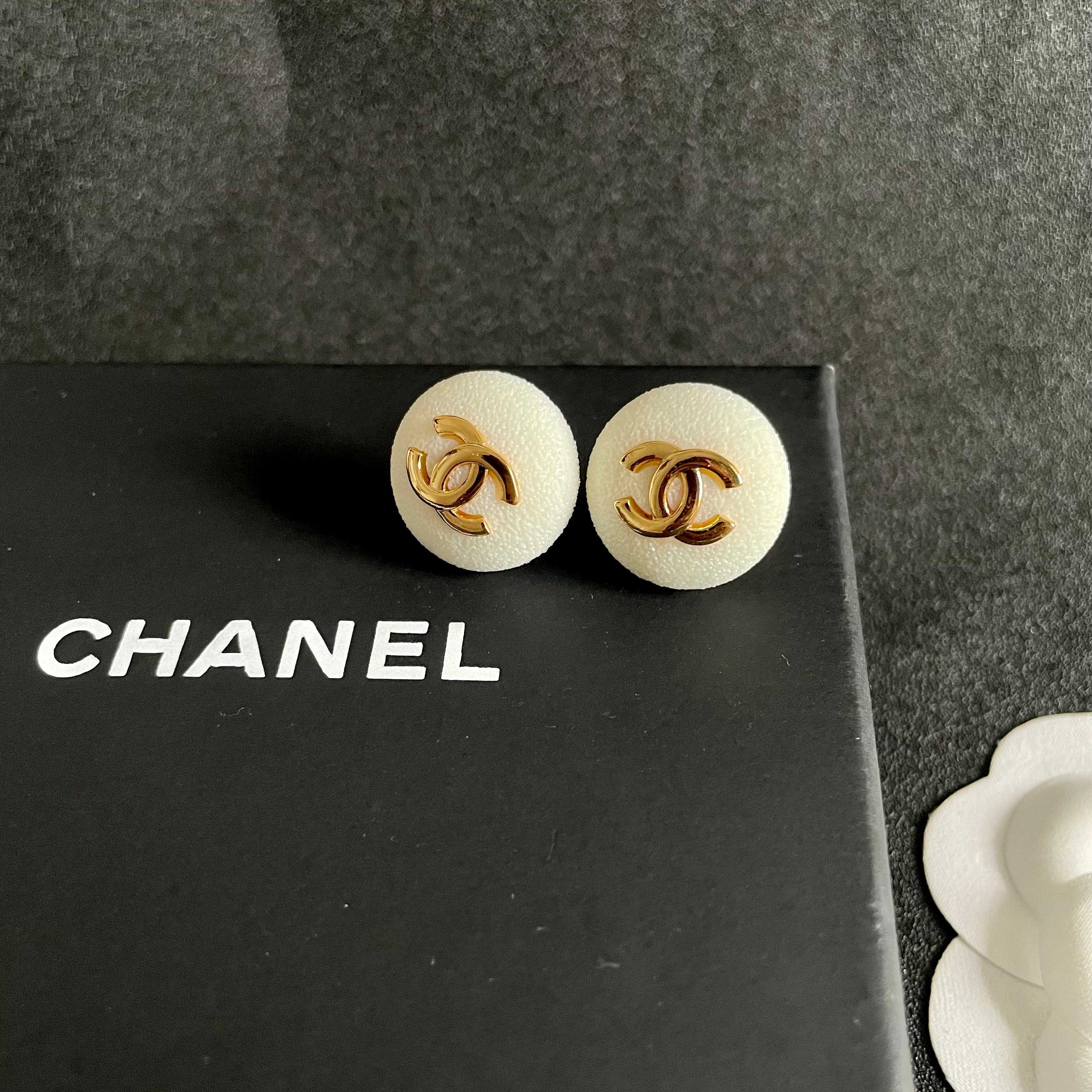 Chanel香奈儿 中古 耳钉👀小香家的款式真心无需多介绍😘🎶每一款都超好看，精致大方，非常显气质
