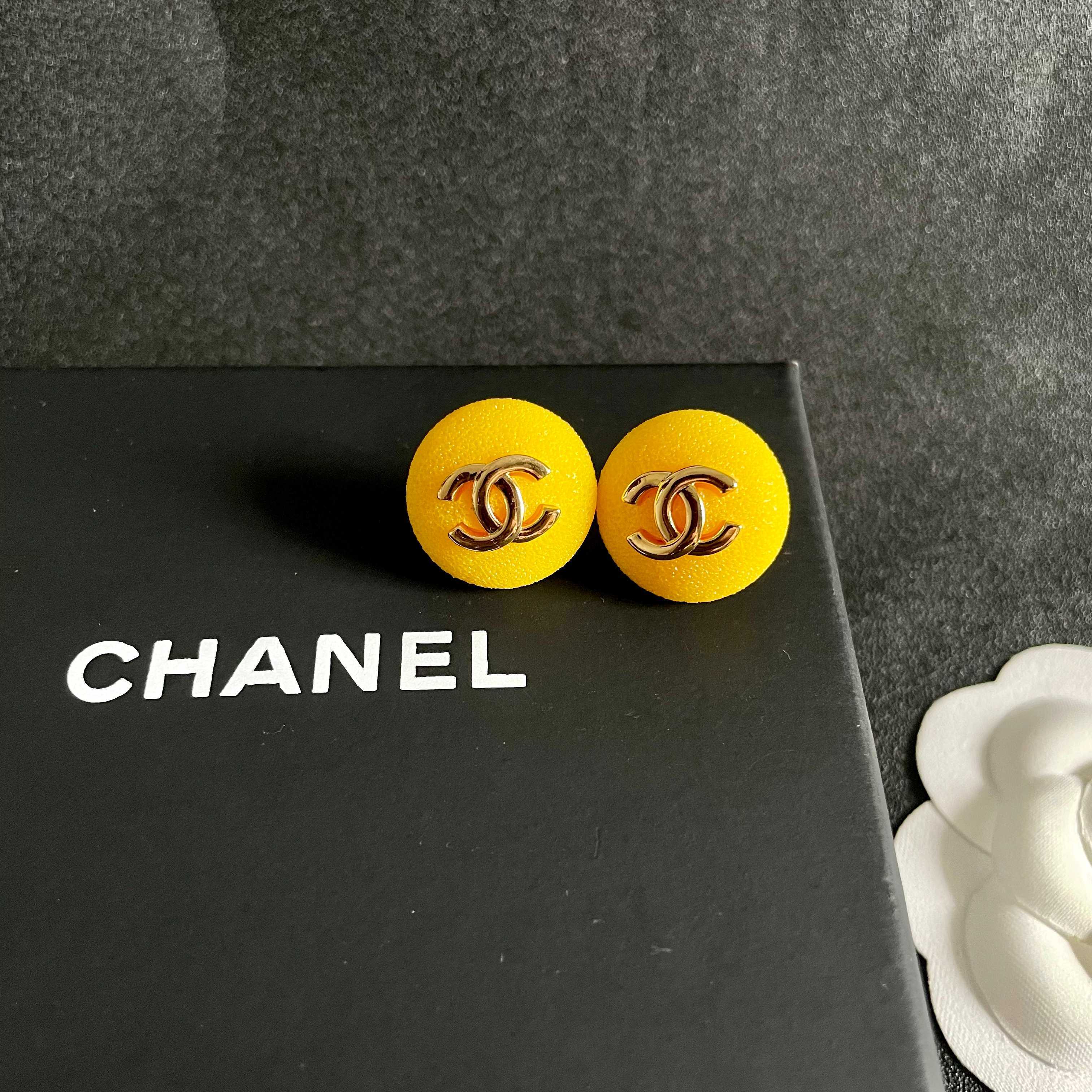 Chanel香奈儿 中古 耳钉👀小香家的款式真心无需多介绍😘🎶每一款都超好看，精致大方，非常显气质
