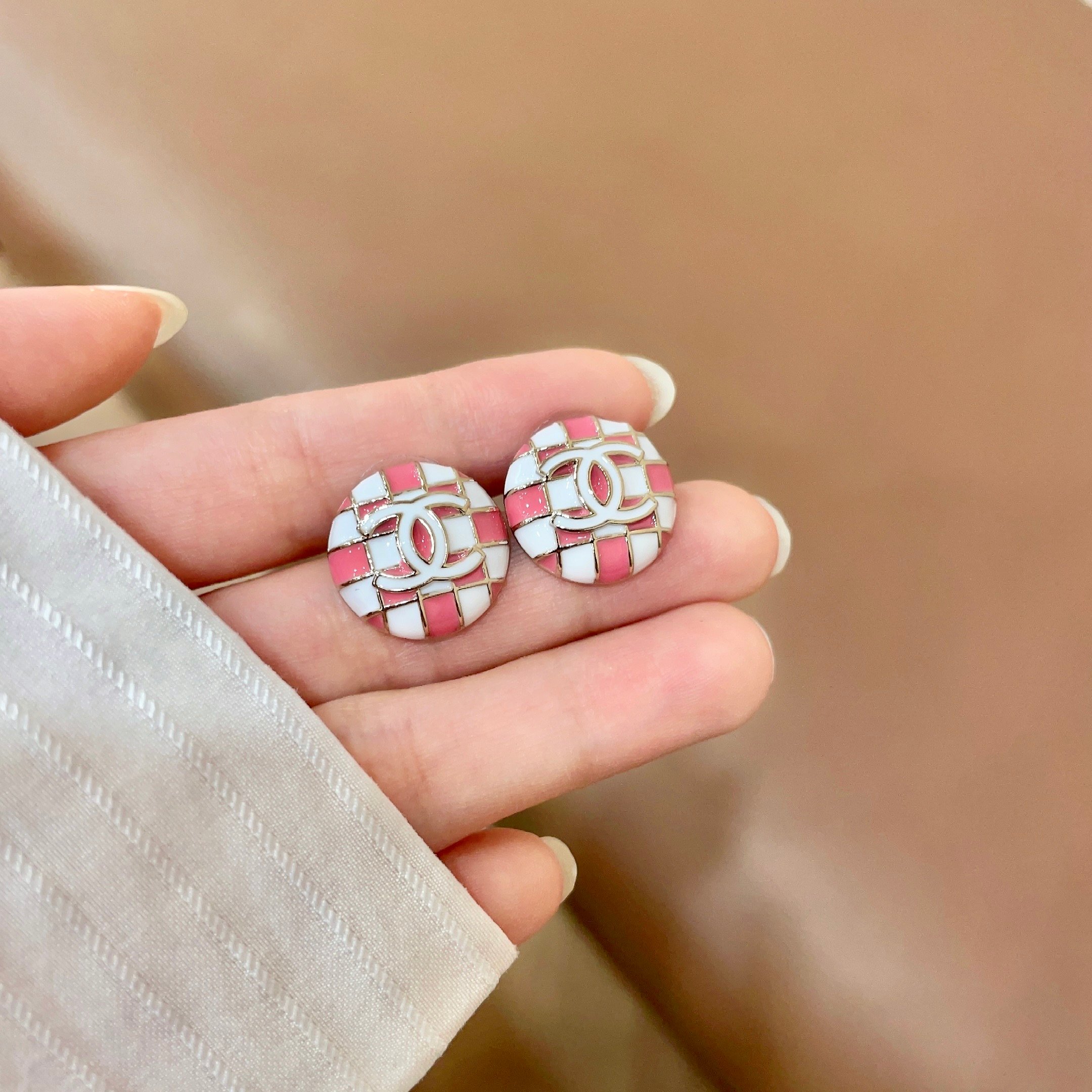 Chanel香奈儿 中古 耳钉👀小香家的款式真心无需多介绍😘🎶每一款都超好看，精致大方，非常显气质