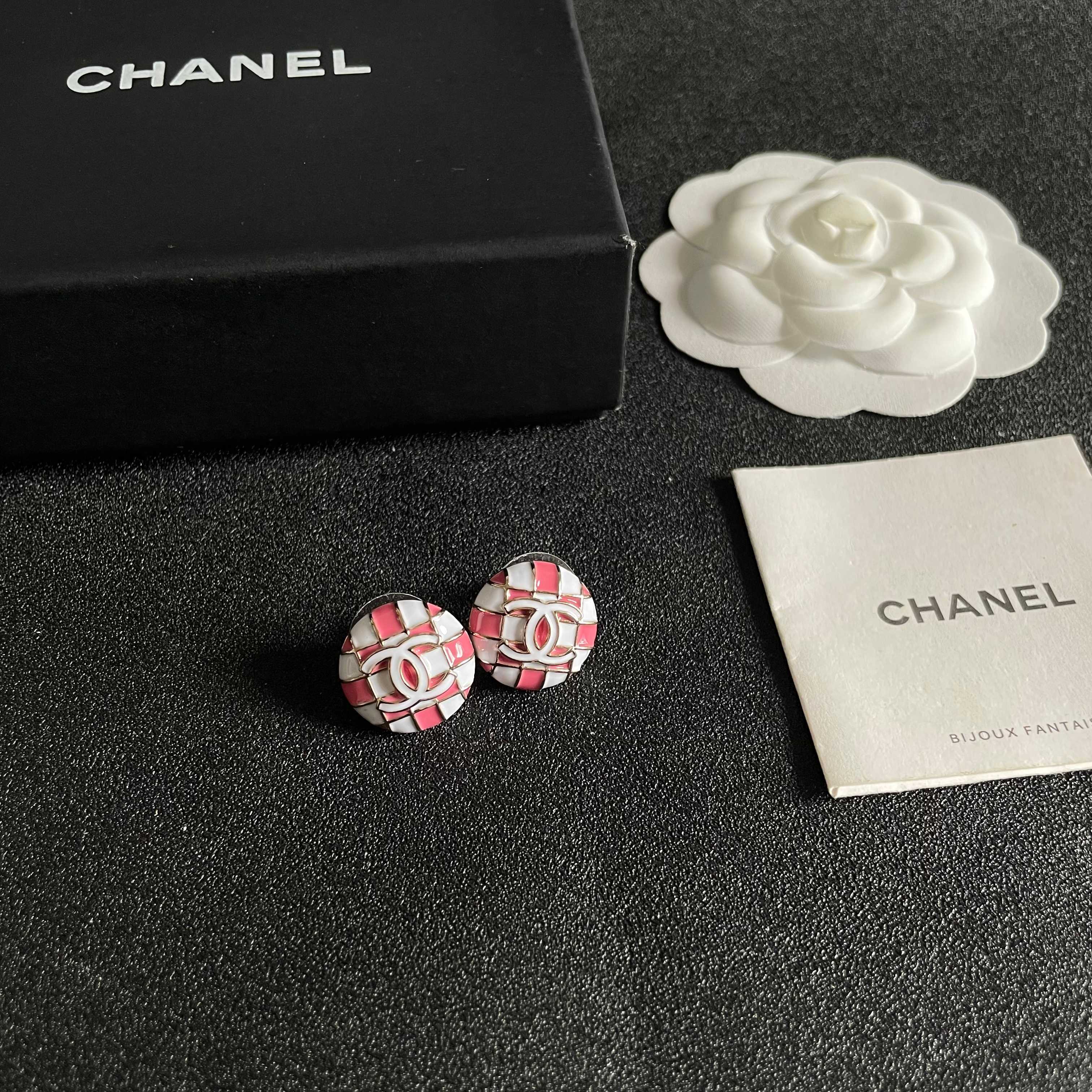 Chanel香奈儿 中古 耳钉👀小香家的款式真心无需多介绍😘🎶每一款都超好看，精致大方，非常显气质