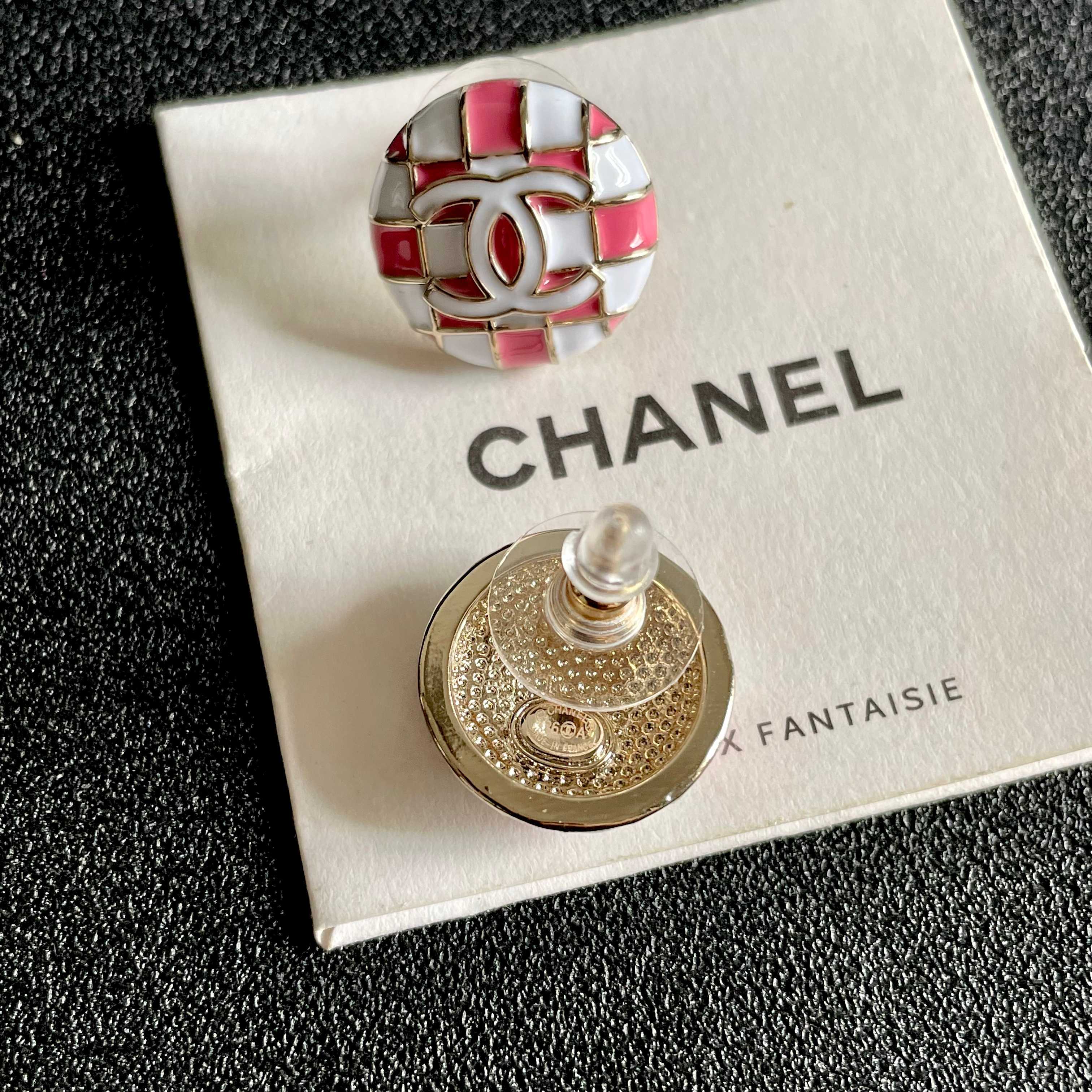 Chanel香奈儿 中古 耳钉👀小香家的款式真心无需多介绍😘🎶每一款都超好看，精致大方，非常显气质