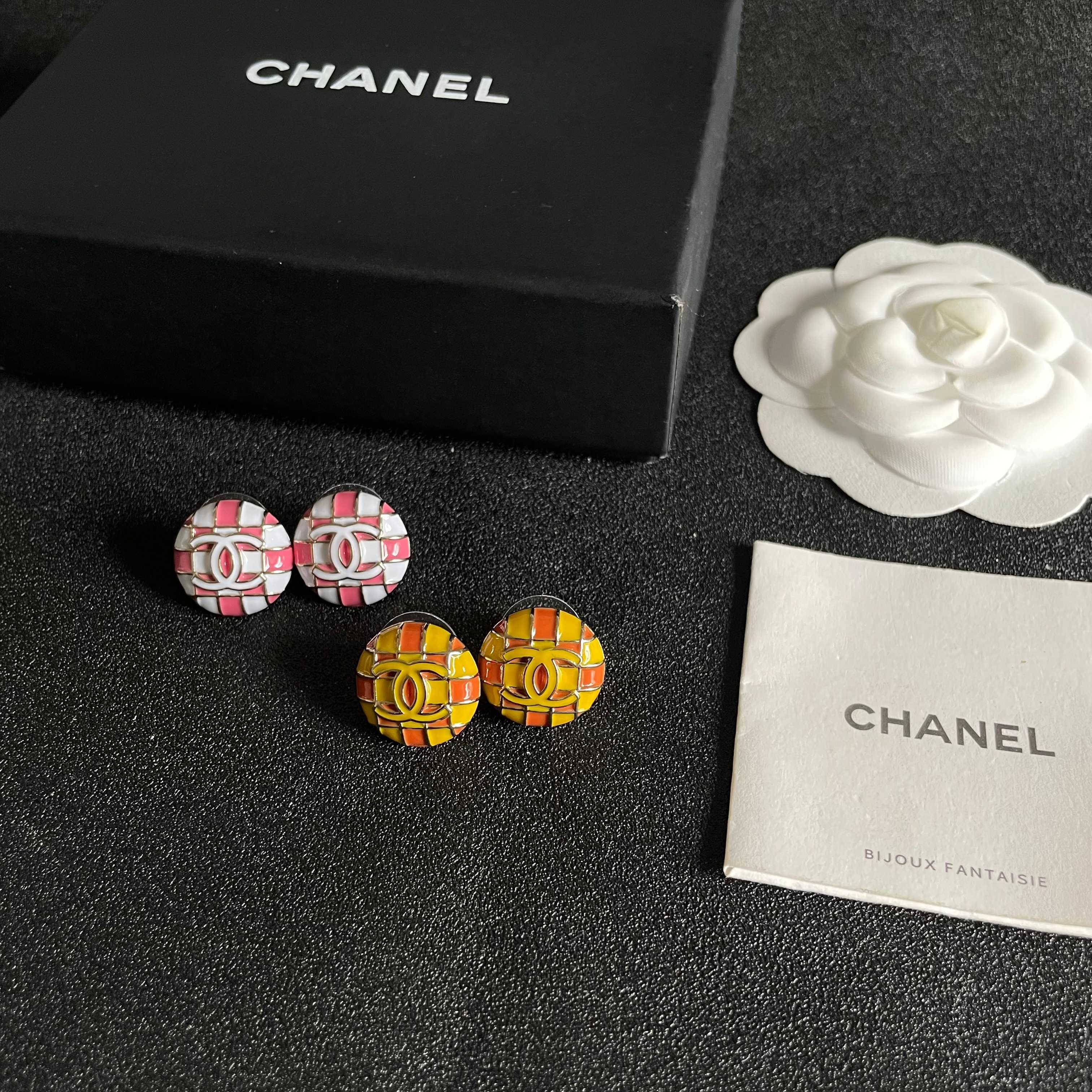 Chanel香奈儿 中古 耳钉👀小香家的款式真心无需多介绍😘🎶每一款都超好看，精致大方，非常显气质