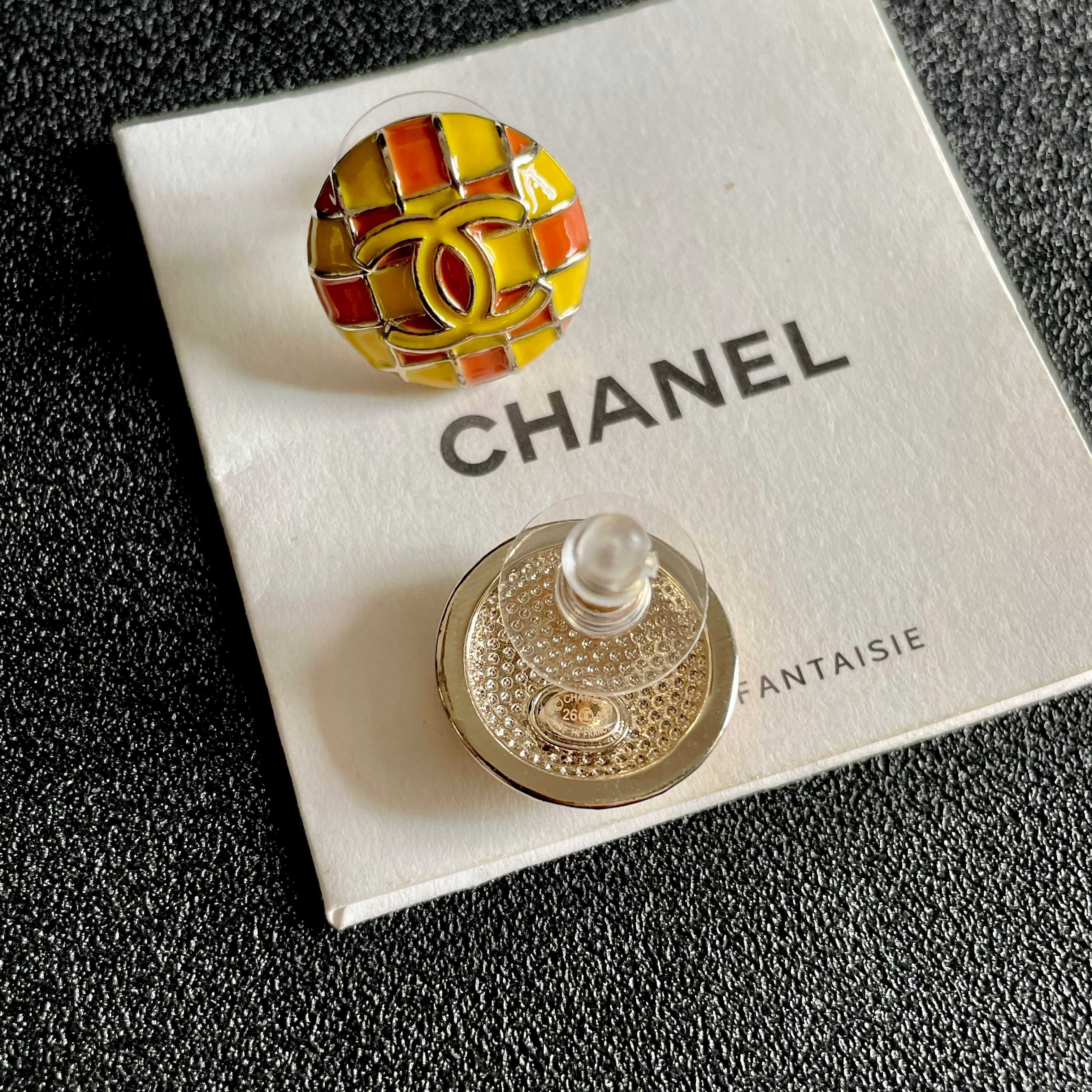Chanel香奈儿 中古 耳钉👀小香家的款式真心无需多介绍😘🎶每一款都超好看，精致大方，非常显气质