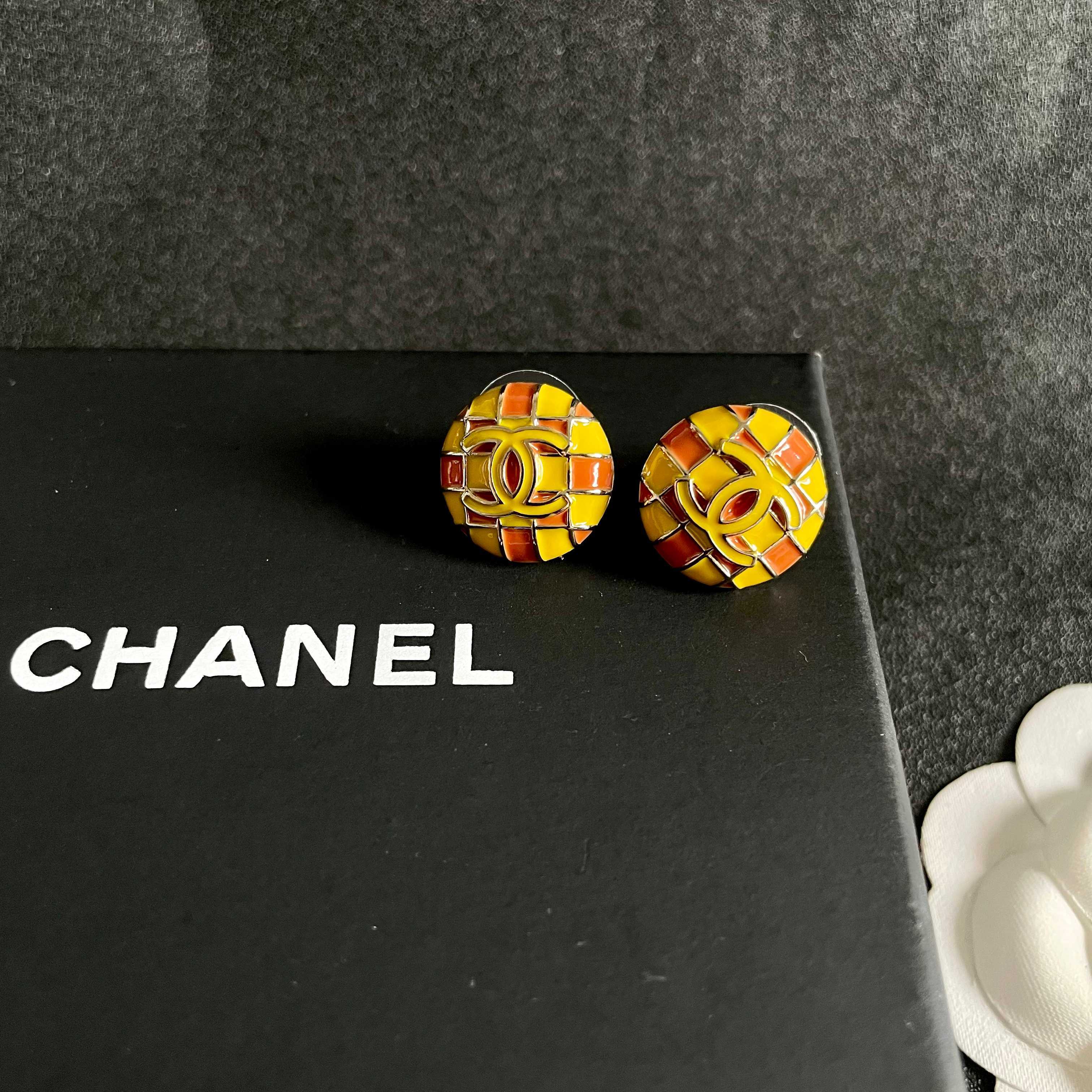 Chanel香奈儿 中古 耳钉👀小香家的款式真心无需多介绍😘🎶每一款都超好看，精致大方，非常显气质