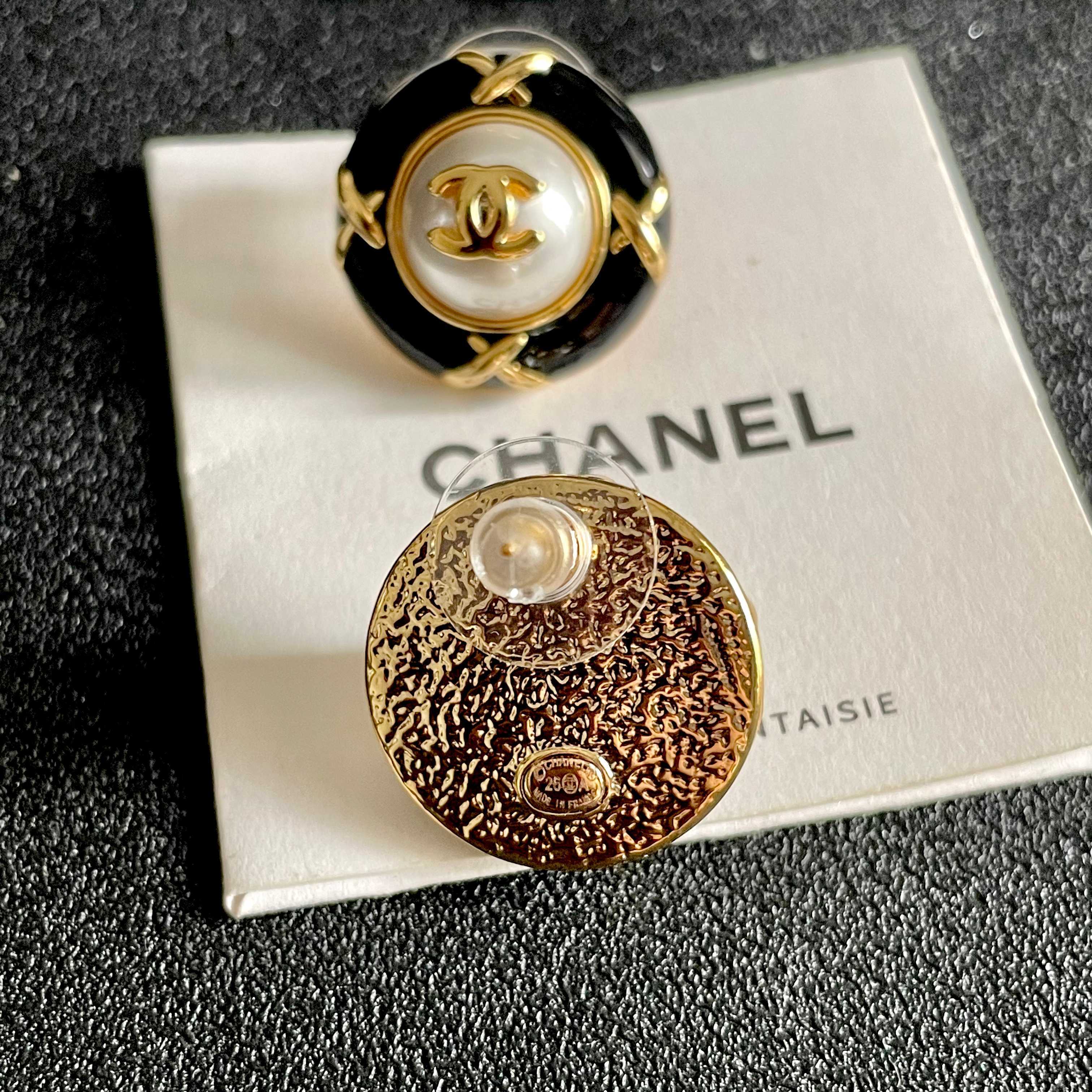 Chanel香奈儿 中古 耳钉👀小香家的款式真心无需多介绍😘🎶每一款都超好看，精致大方，非常显气质