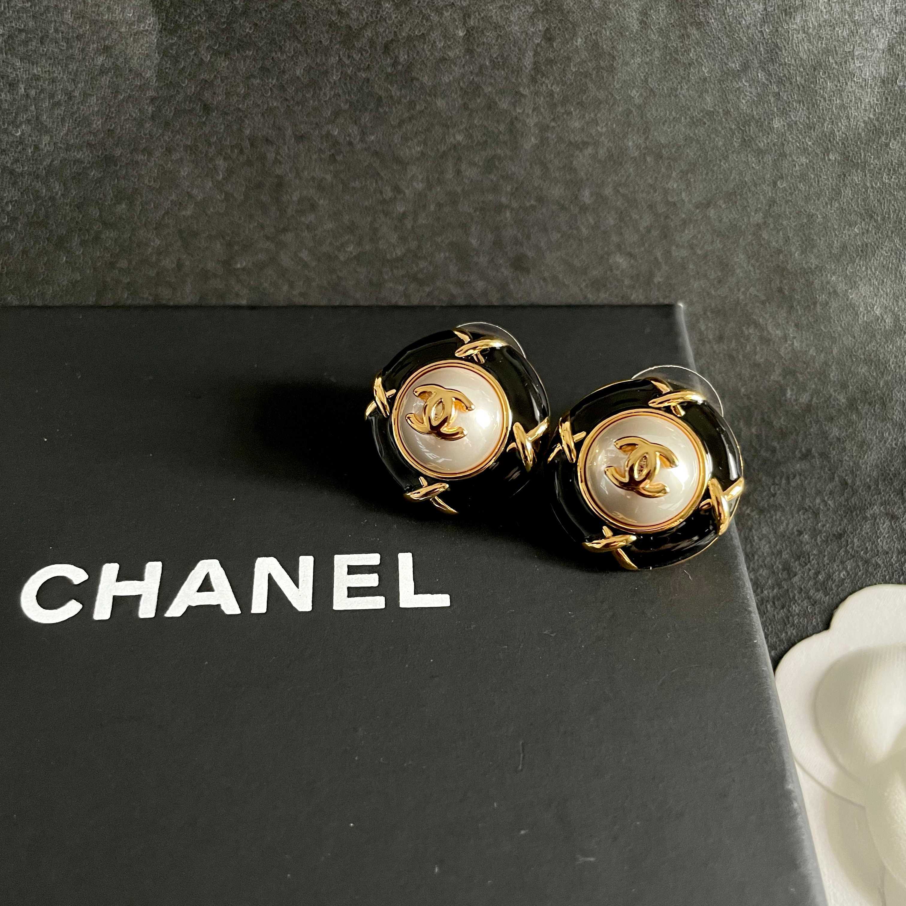 Chanel香奈儿 中古 耳钉👀小香家的款式真心无需多介绍😘🎶每一款都超好看，精致大方，非常显气质