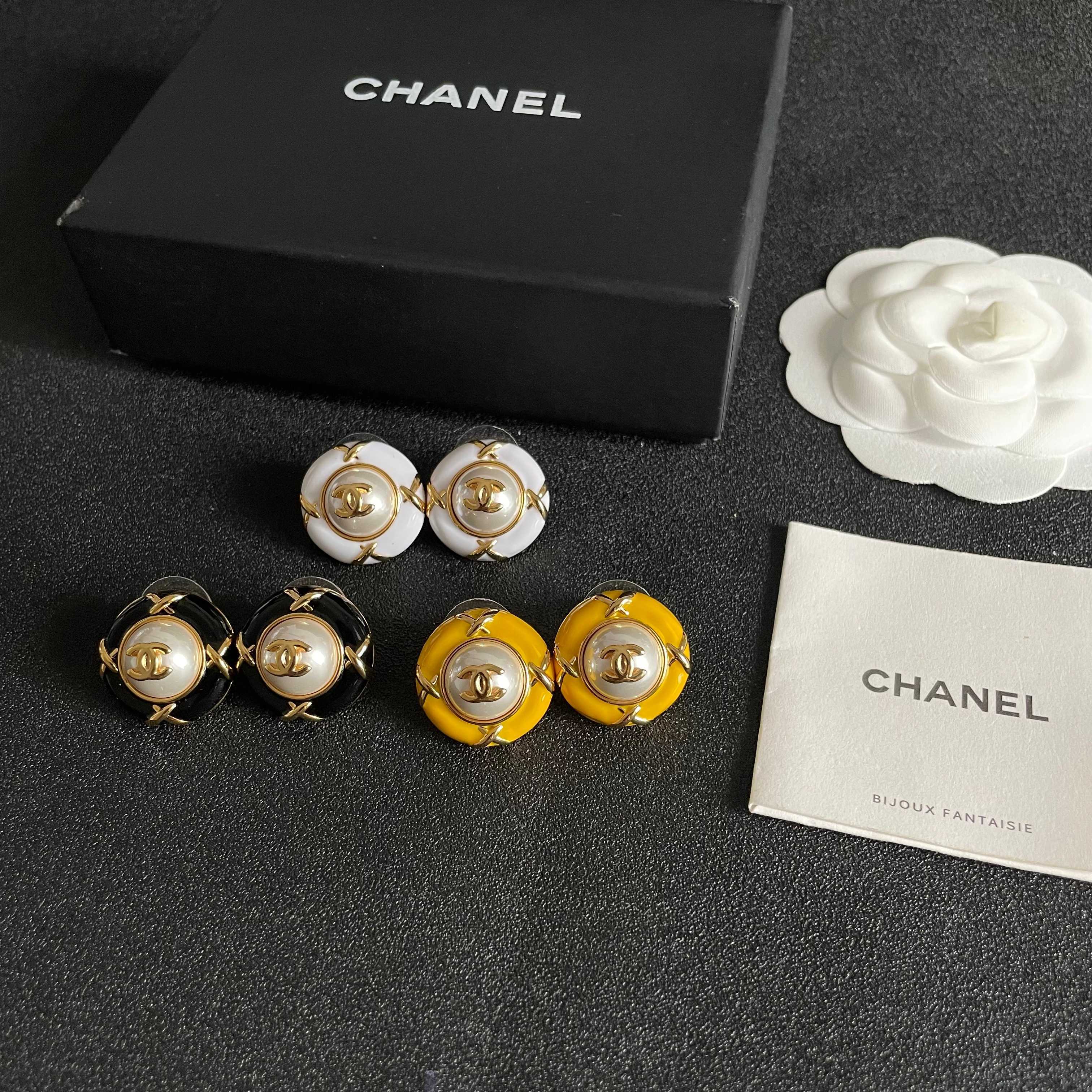 Chanel香奈儿 中古 耳钉👀小香家的款式真心无需多介绍😘🎶每一款都超好看，精致大方，非常显气质