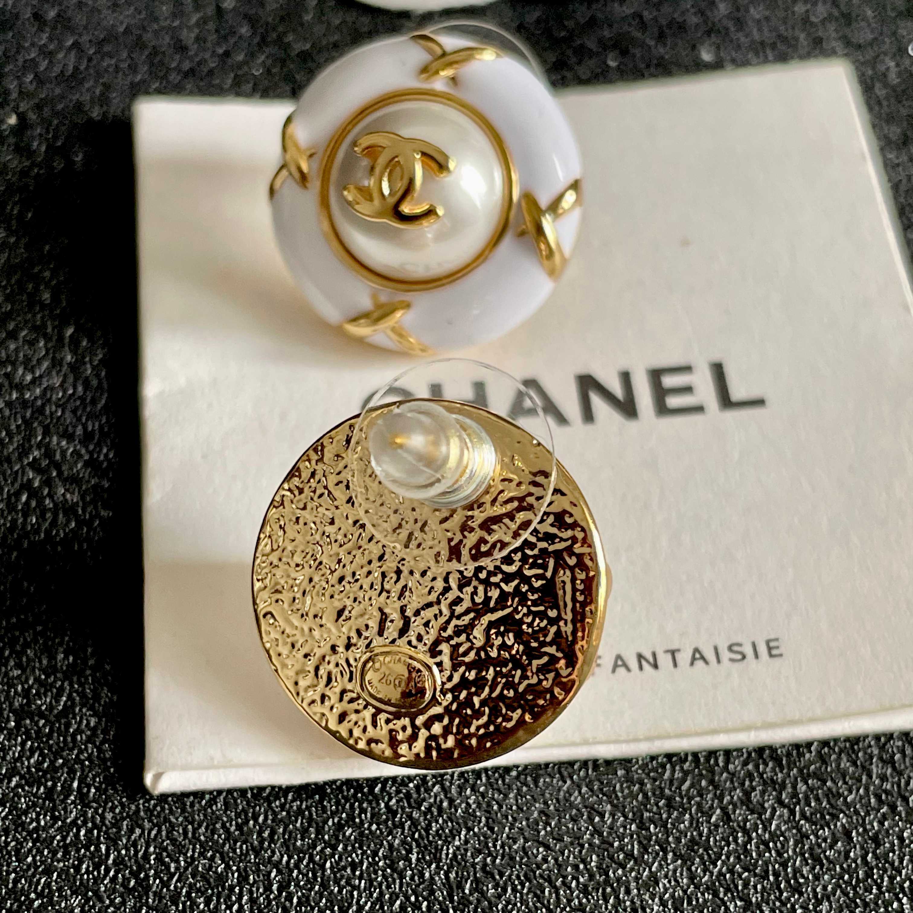 Chanel香奈儿 中古 耳钉👀小香家的款式真心无需多介绍😘🎶每一款都超好看，精致大方，非常显气质