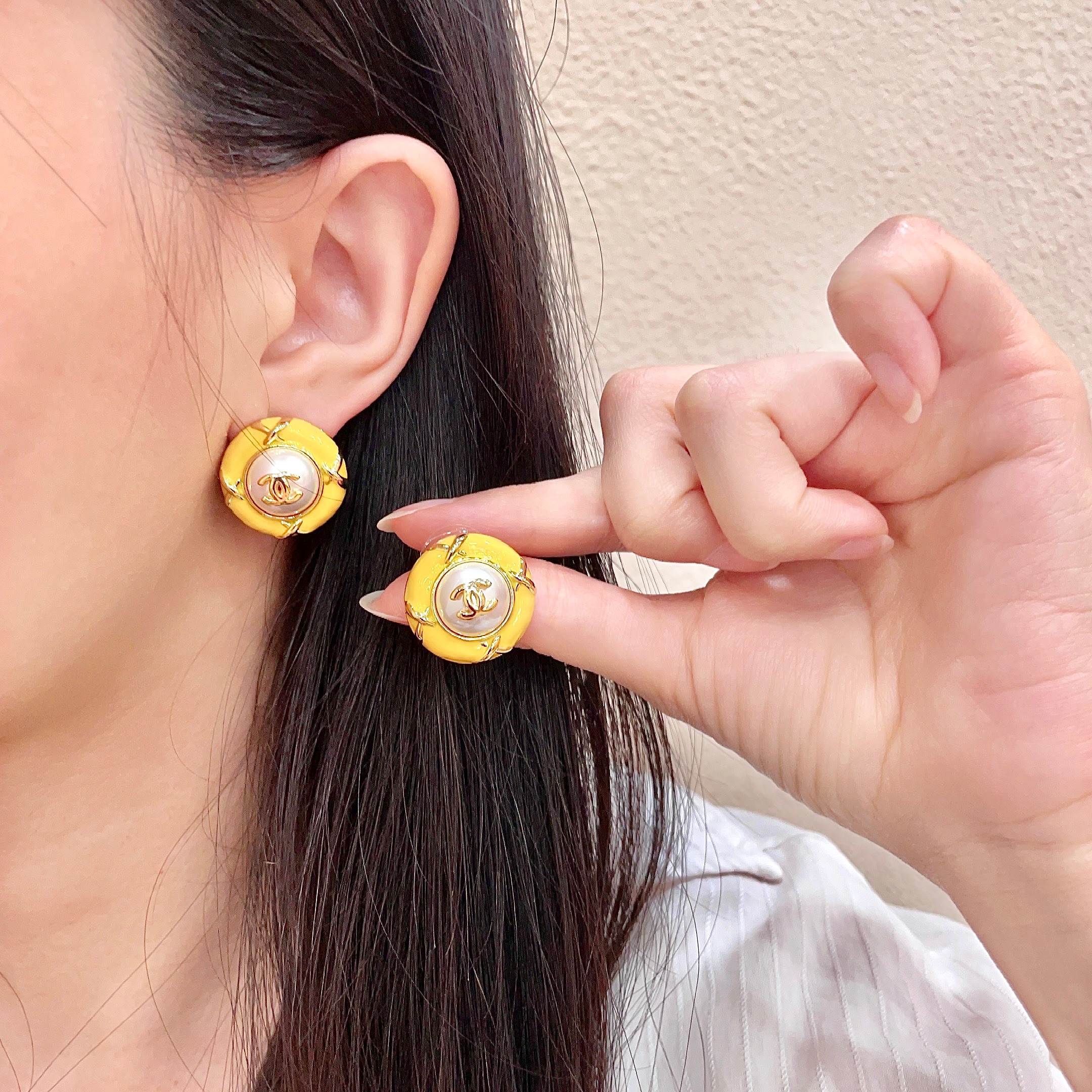 Chanel香奈儿 中古 耳钉👀小香家的款式真心无需多介绍😘🎶每一款都超好看，精致大方，非常显气质