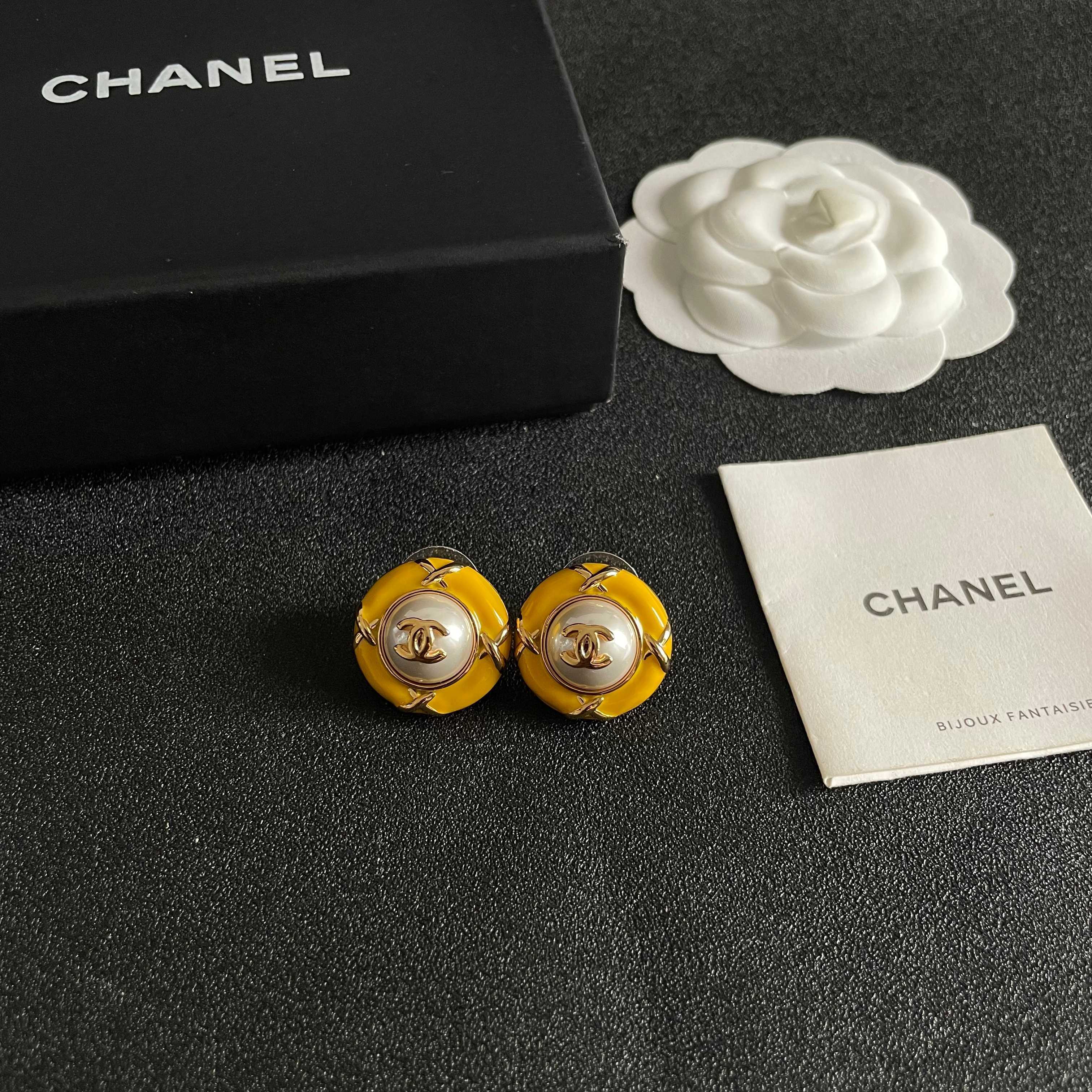 Chanel香奈儿 中古 耳钉👀小香家的款式真心无需多介绍😘🎶每一款都超好看，精致大方，非常显气质