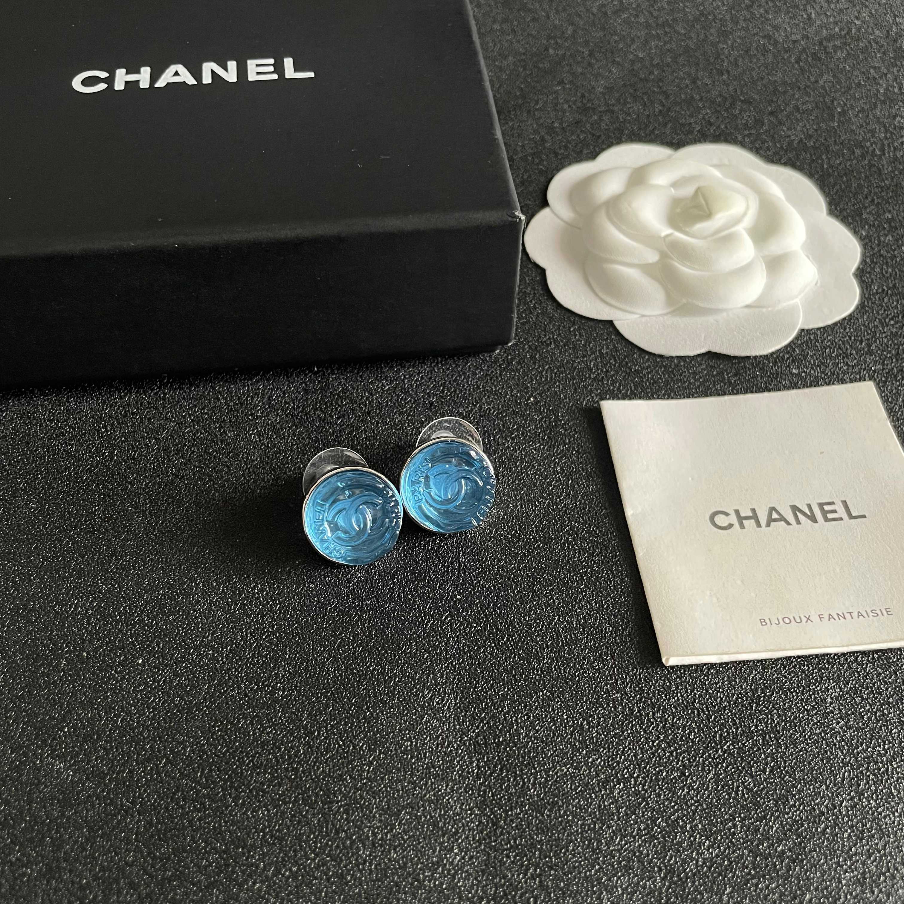 Chanel香奈儿 中古 耳钉👀小香家的款式真心无需多介绍😘🎶每一款都超好看，精致大方，非常显气质