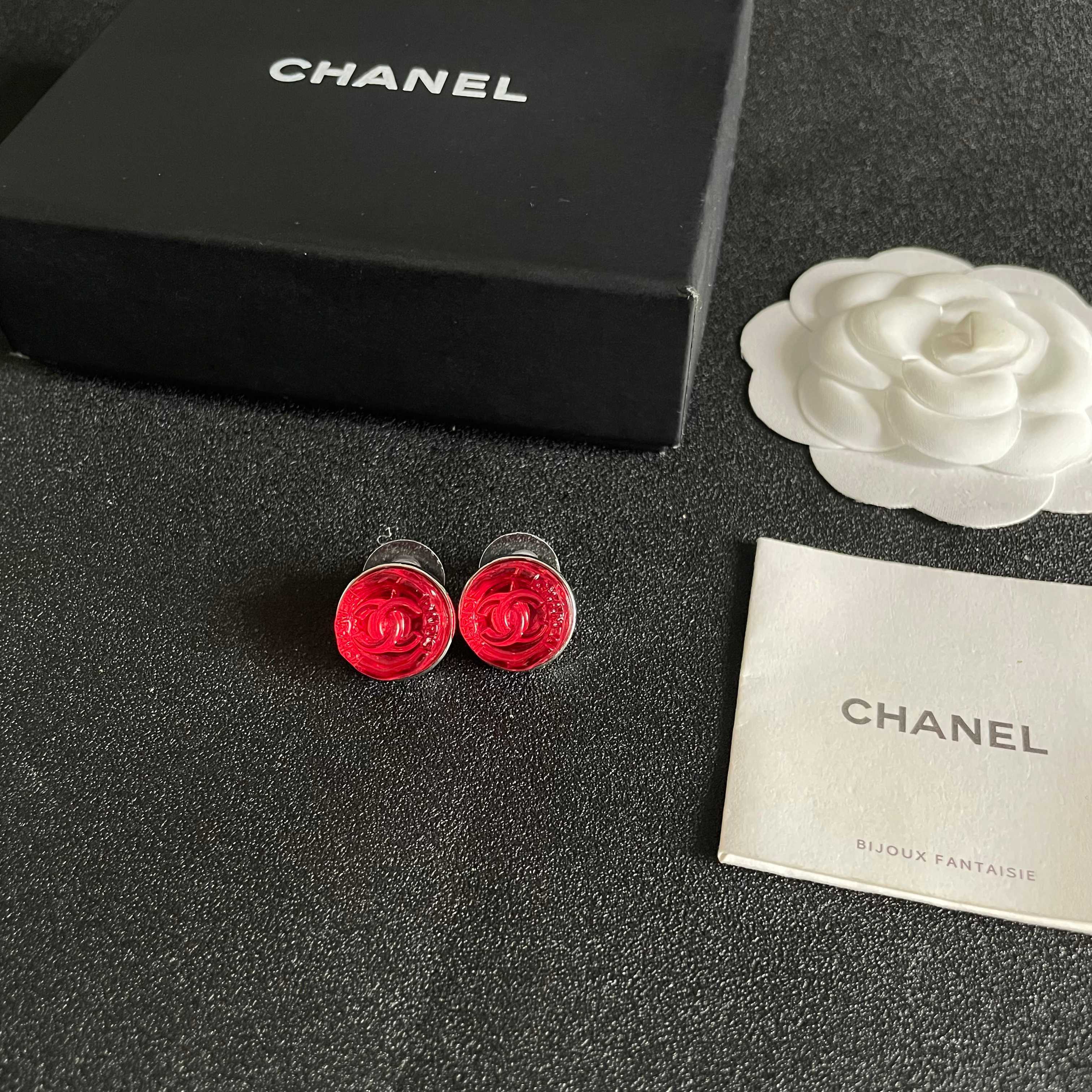 Chanel香奈儿 中古 耳钉👀小香家的款式真心无需多介绍😘🎶每一款都超好看，精致大方，非常显气质