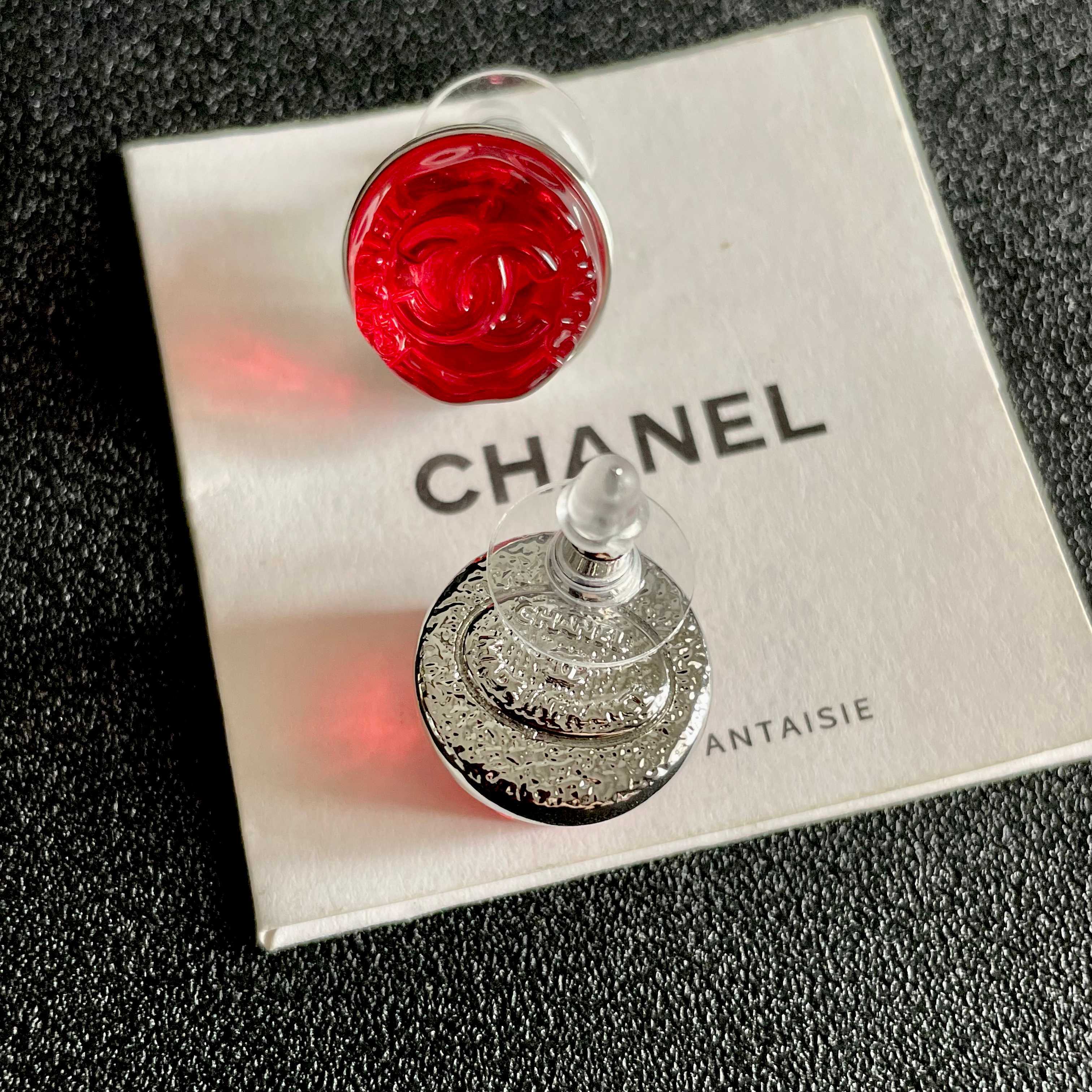 Chanel香奈儿 中古 耳钉👀小香家的款式真心无需多介绍😘🎶每一款都超好看，精致大方，非常显气质