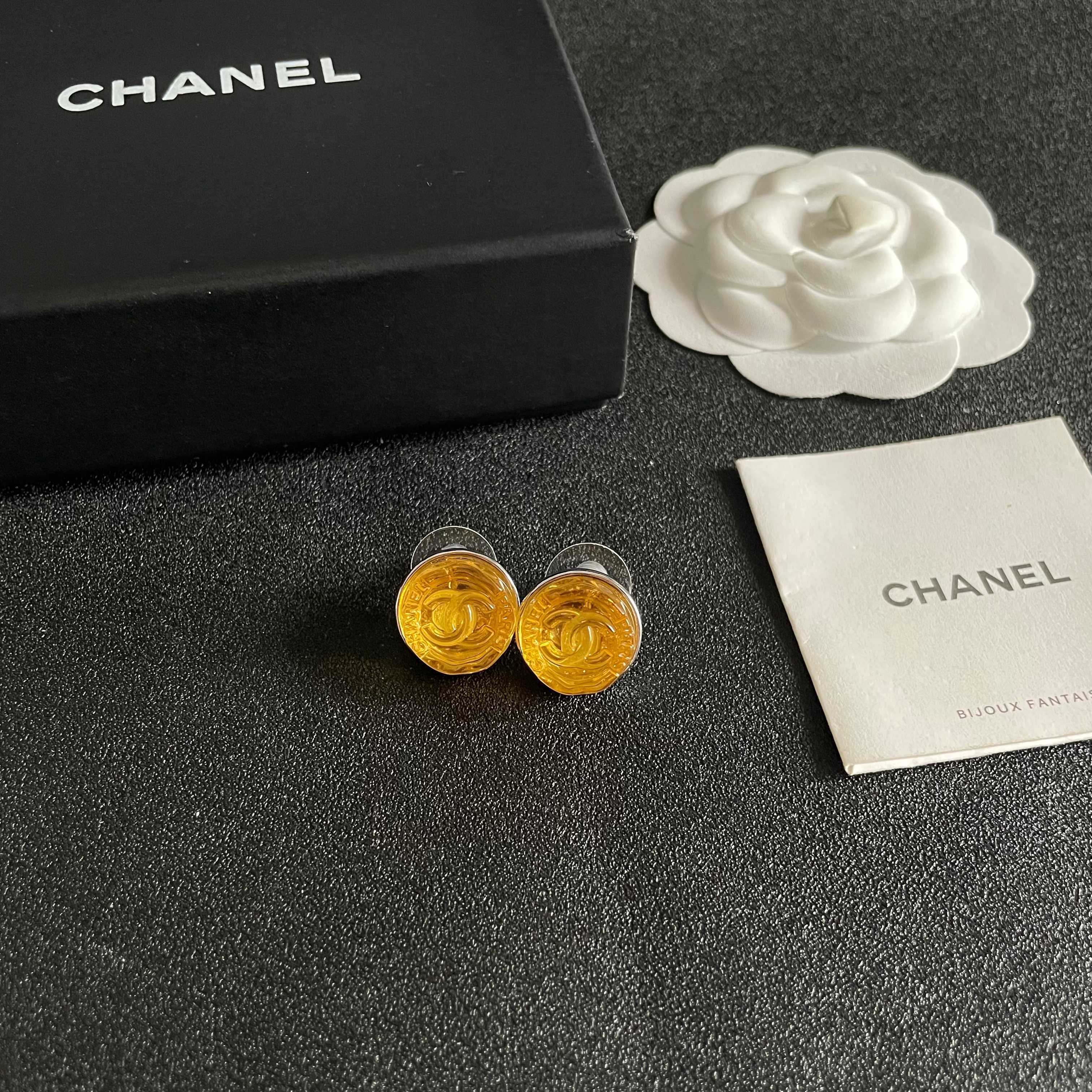 Chanel香奈儿 中古 耳钉👀小香家的款式真心无需多介绍😘🎶每一款都超好看，精致大方，非常显气质
