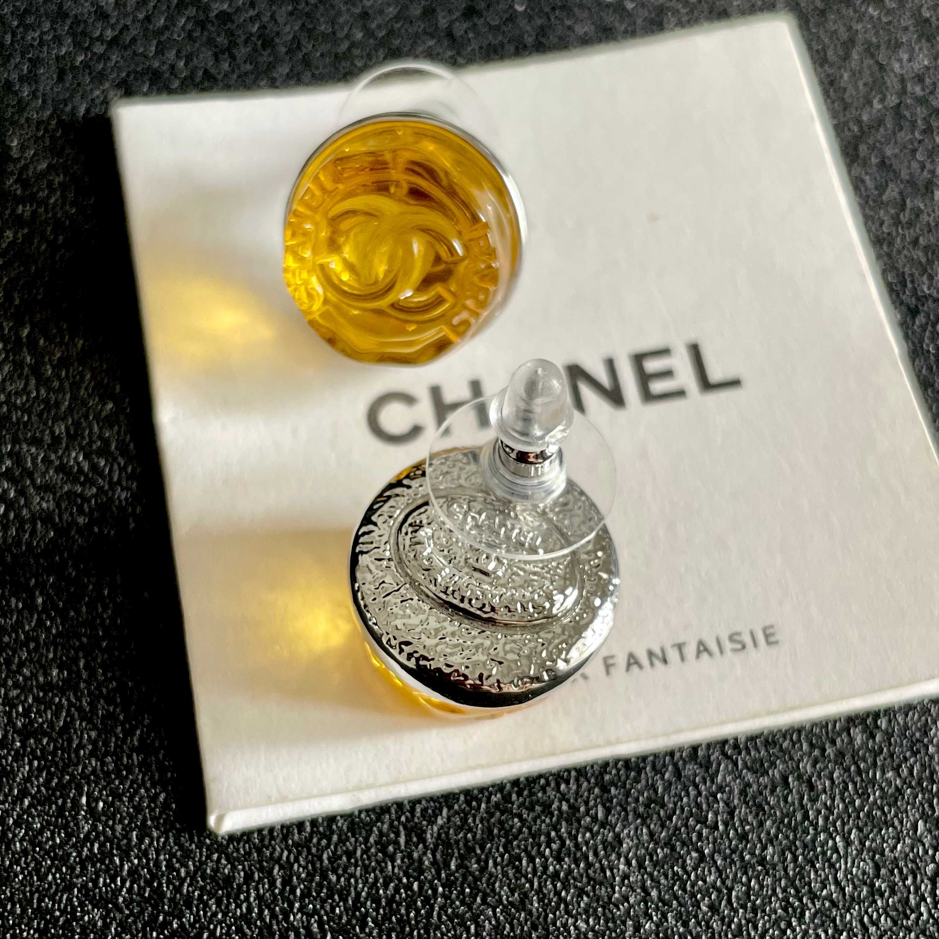 Chanel香奈儿 中古 耳钉👀小香家的款式真心无需多介绍😘🎶每一款都超好看，精致大方，非常显气质