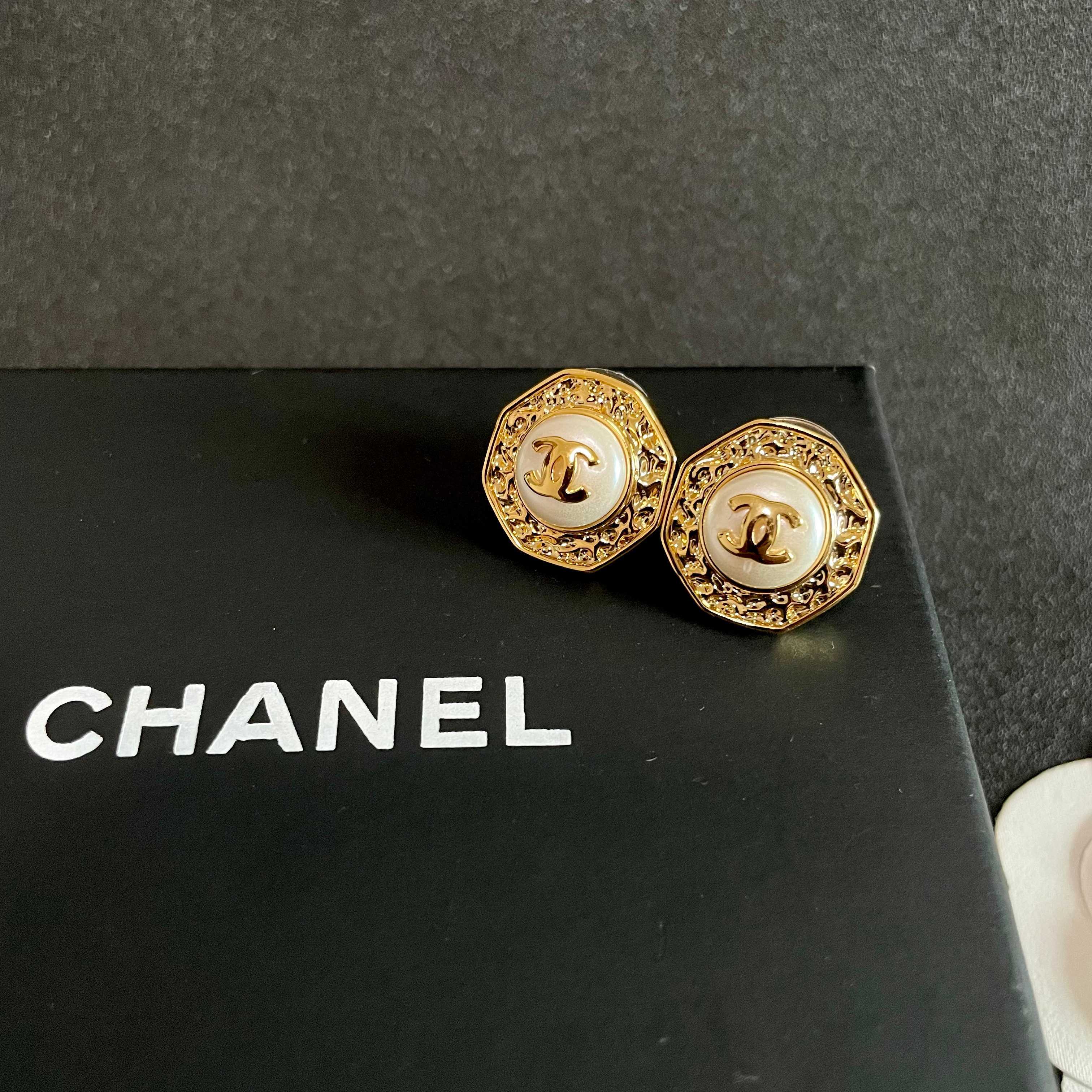 Chanel香奈儿 中古 耳钉👀小香家的款式真心无需多介绍😘🎶每一款都超好看，精致大方，非常显气质