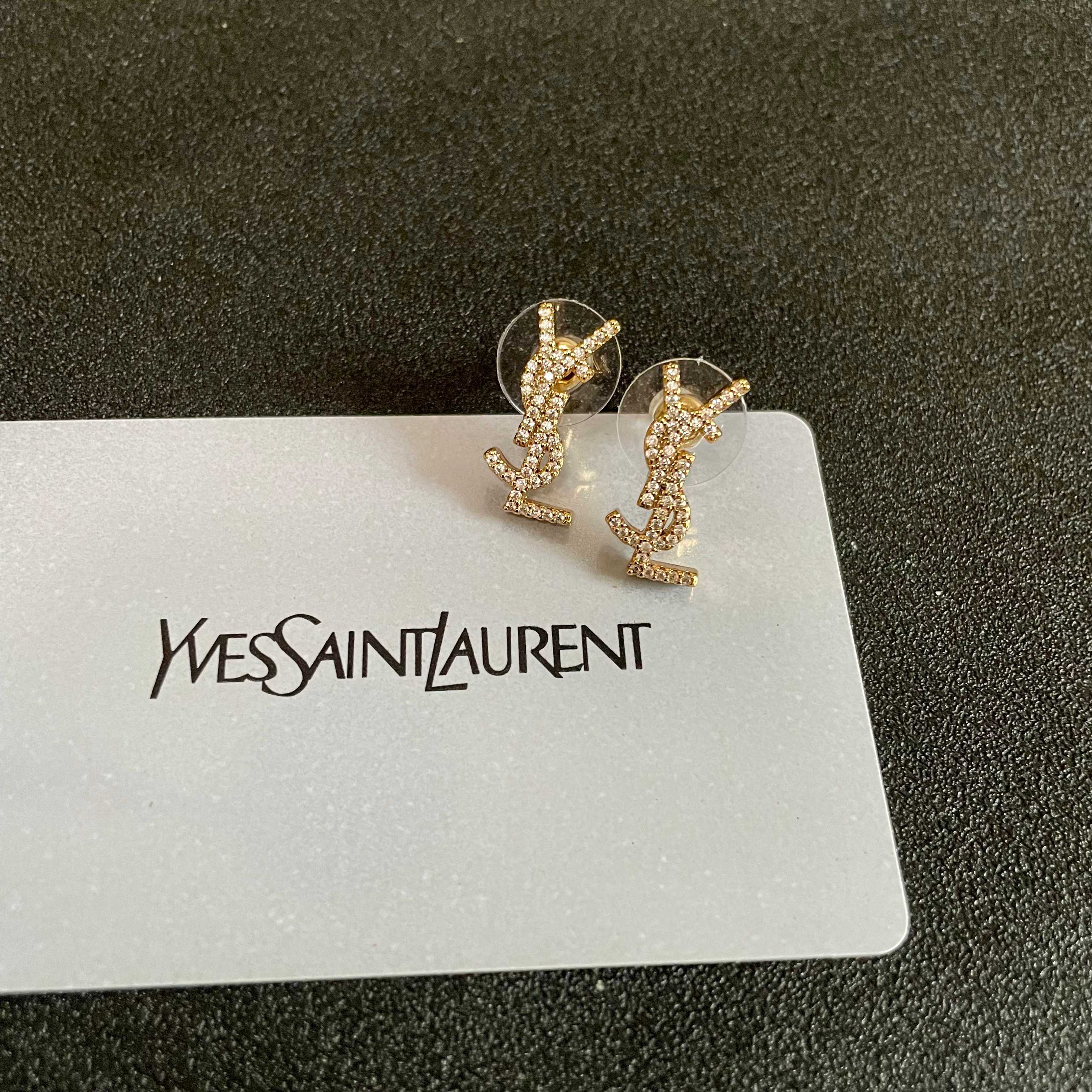 新款 ysl圣罗兰耳钉 美丽永远敌不过经典 黄金时期的香奈就是最经典．也是最有味道的 女人独立优雅魅力知