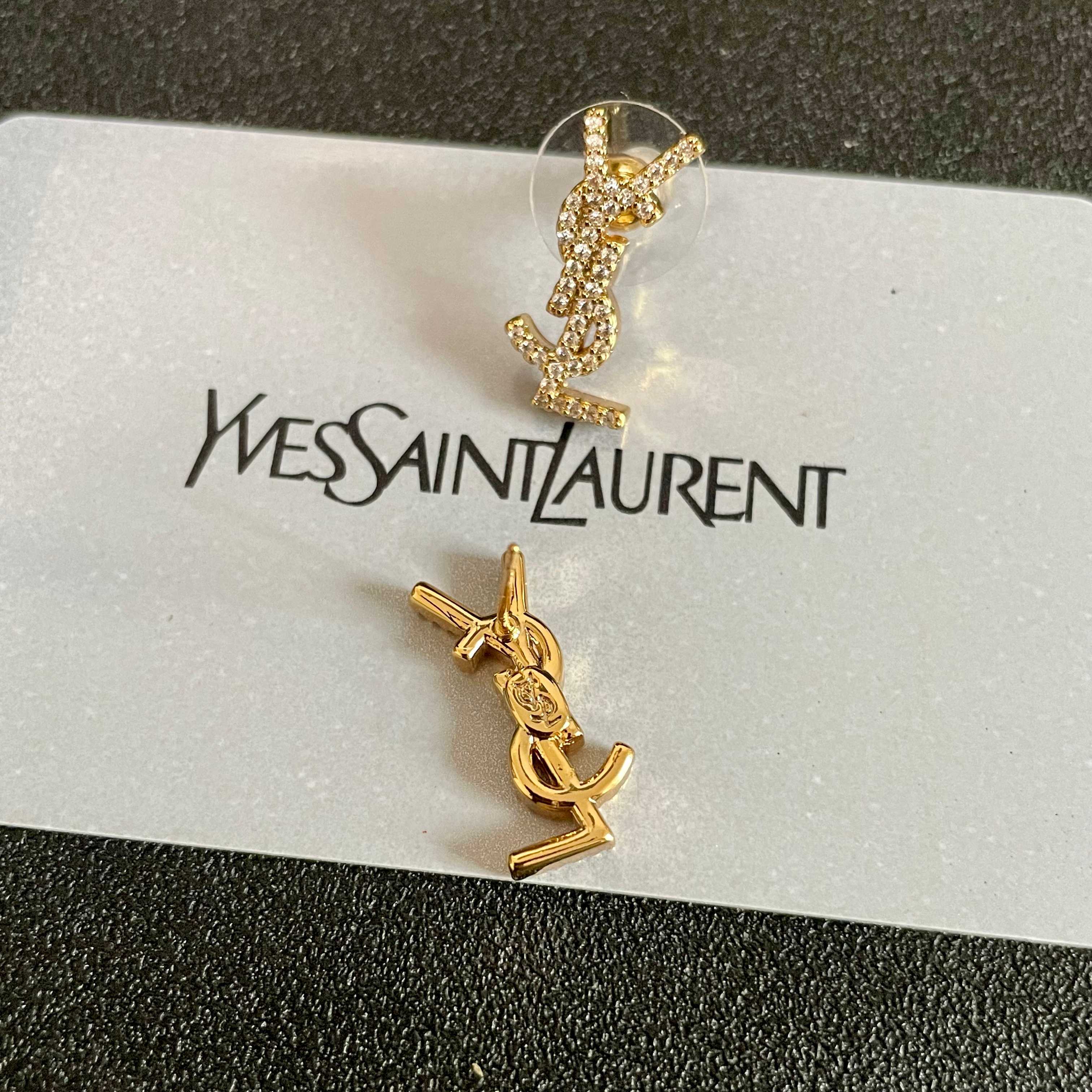 新款 ysl圣罗兰耳钉 美丽永远敌不过经典 黄金时期的香奈就是最经典．也是最有味道的 女人独立优雅魅力知