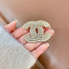 CHANEL小香 专柜最新款同步上新香奈儿最新款胸针 胸针,是最懂女人的饰物。那些倾注了全部心血去做自己 CHANEL小香 专柜最新款同步上新香奈儿最新款胸针 胸针,是最懂女人的饰物。那些倾注了全部心血去做自己