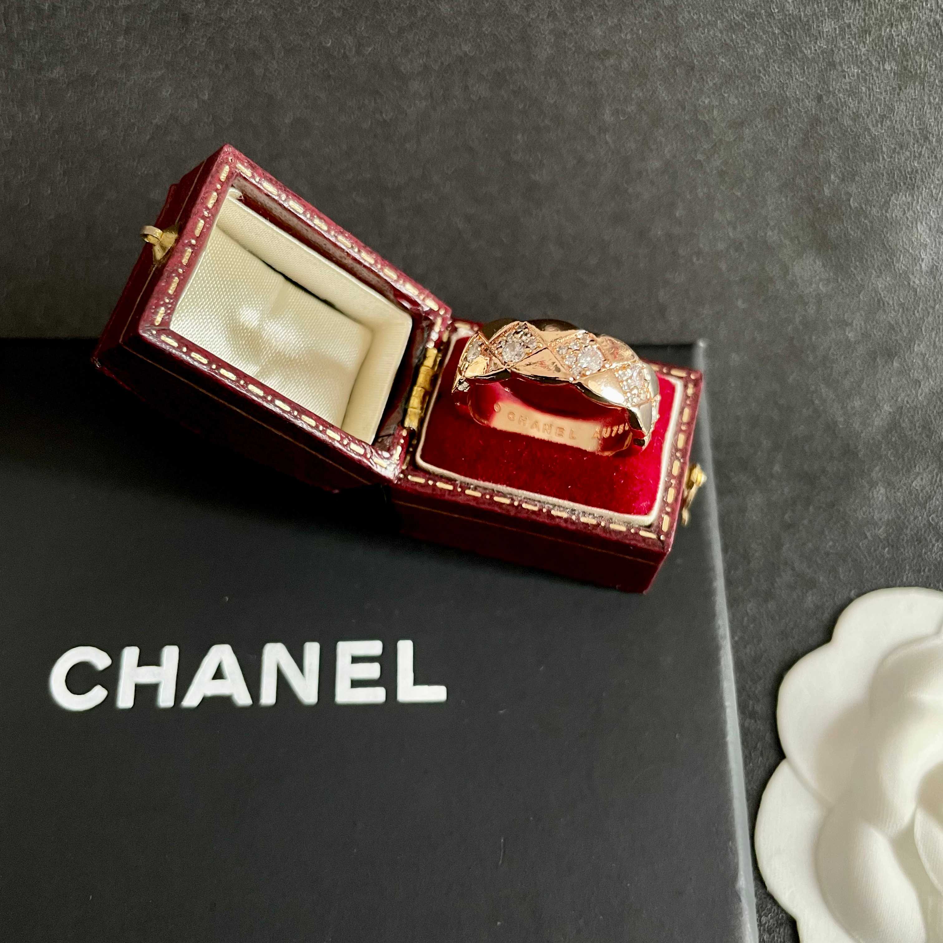 🌺小香风Chanel字母双C造型戒指！一戴就忍不住想夸的一款，简约的设计，超精致又显手白，简直爱了！又可