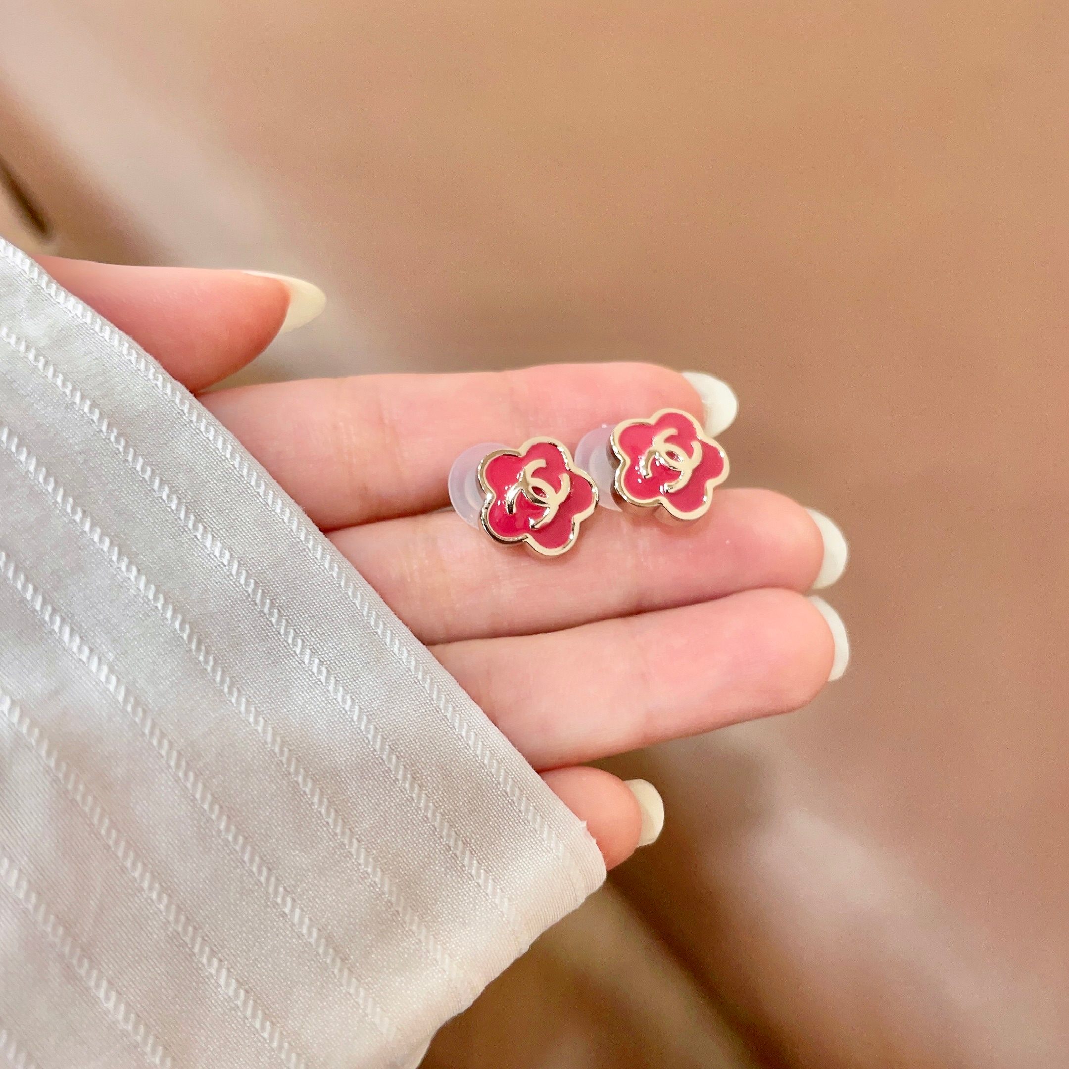 Chanel香奈儿 中古 耳钉👀小香家的款式真心无需多介绍😘🎶每一款都超好看，精致大方，非常显气质