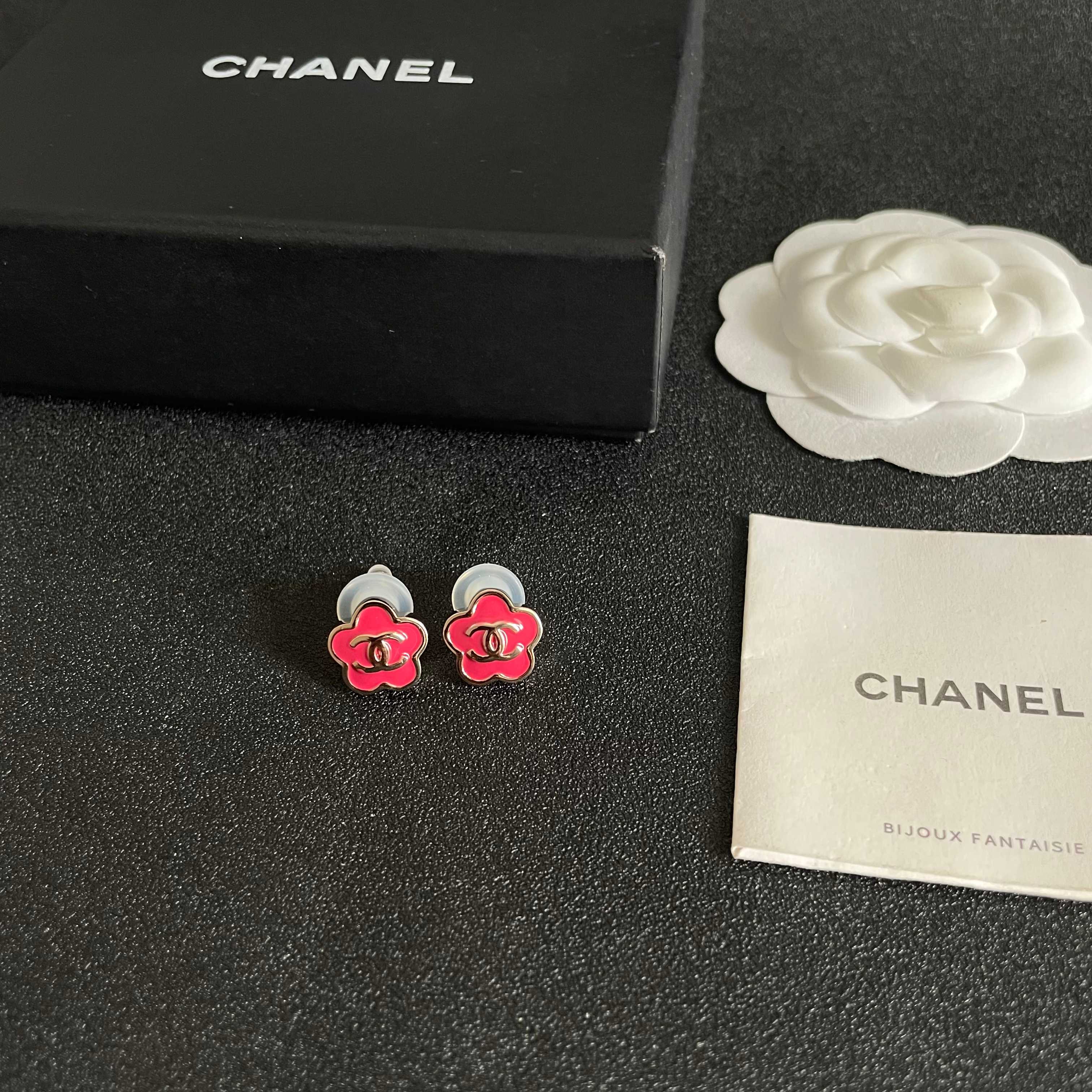 Chanel香奈儿 中古 耳钉👀小香家的款式真心无需多介绍😘🎶每一款都超好看，精致大方，非常显气质