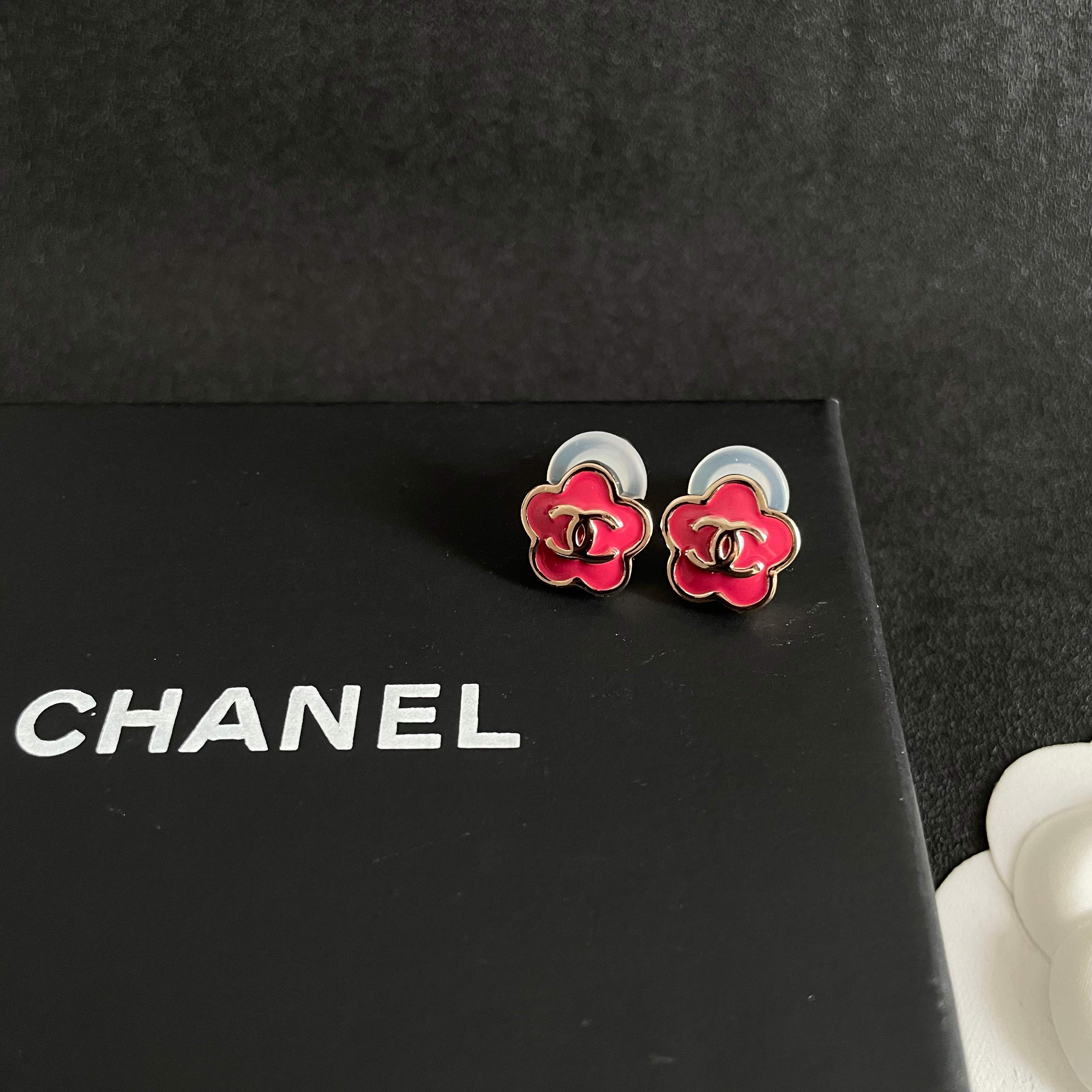 Chanel香奈儿 中古 耳钉👀小香家的款式真心无需多介绍😘🎶每一款都超好看，精致大方，非常显气质
