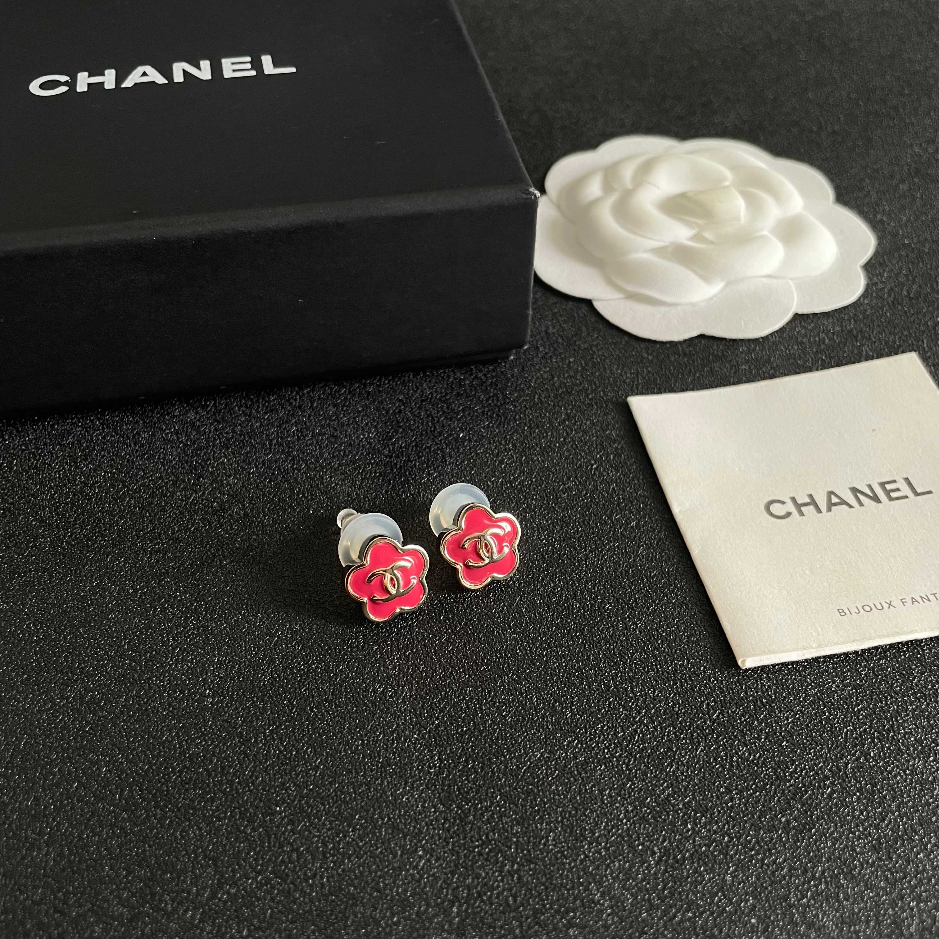 Chanel香奈儿 中古 耳钉👀小香家的款式真心无需多介绍😘🎶每一款都超好看，精致大方，非常显气质