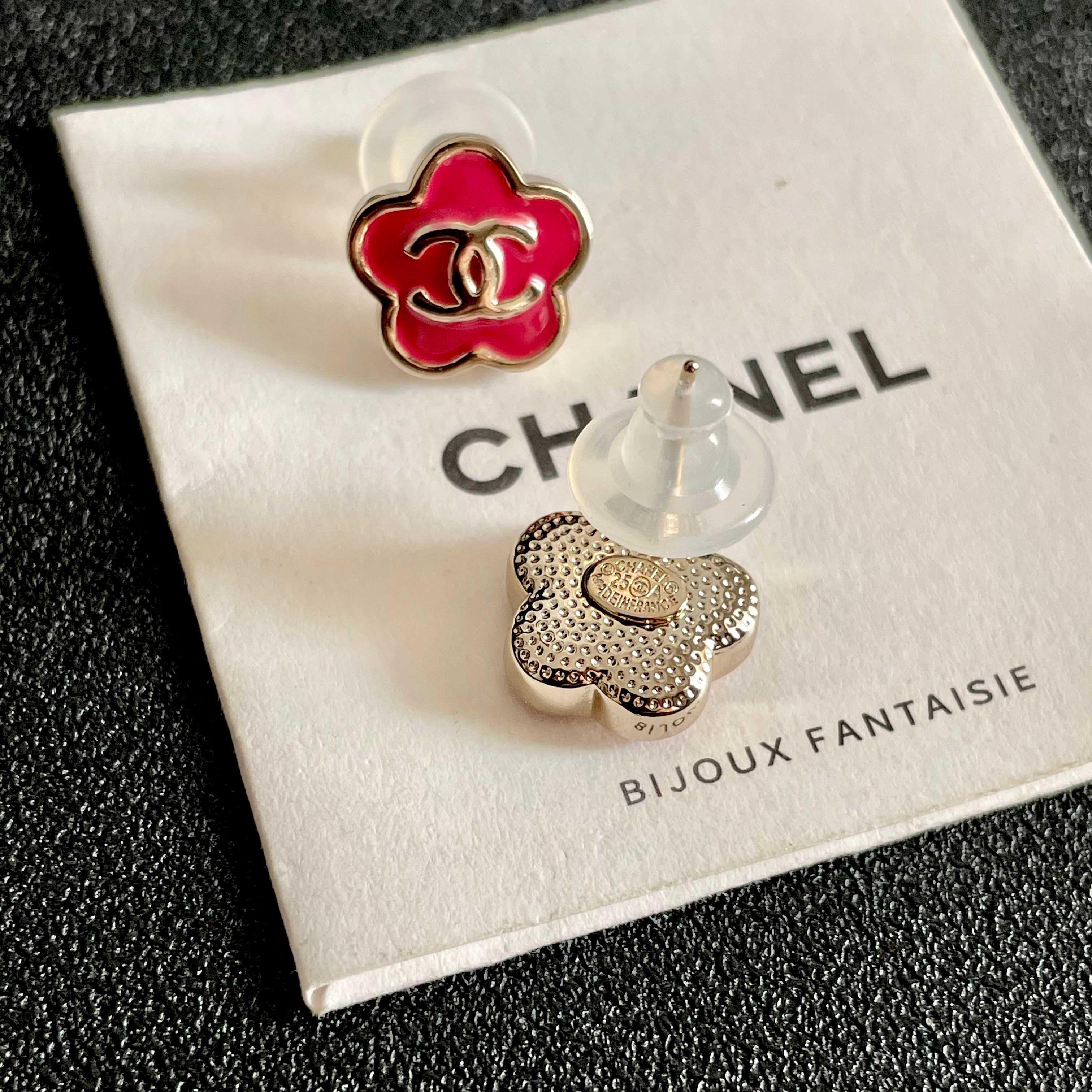 Chanel香奈儿 中古 耳钉👀小香家的款式真心无需多介绍😘🎶每一款都超好看，精致大方，非常显气质