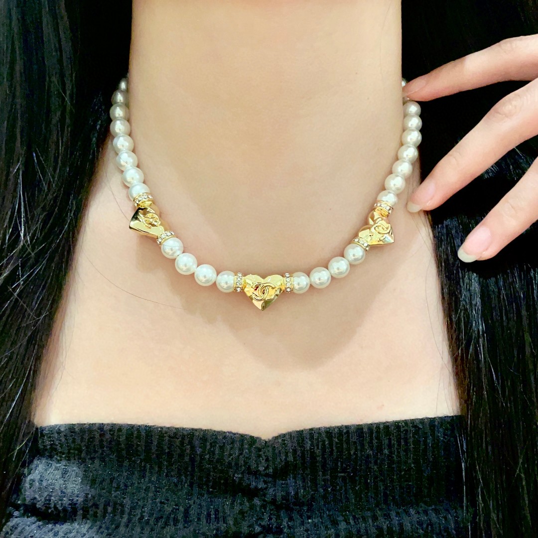 Chanel香奈儿 中古 字母项链👀小香家的款式真心无需多介绍😘🎶每一款都超好看，精致大方，非常显气质.