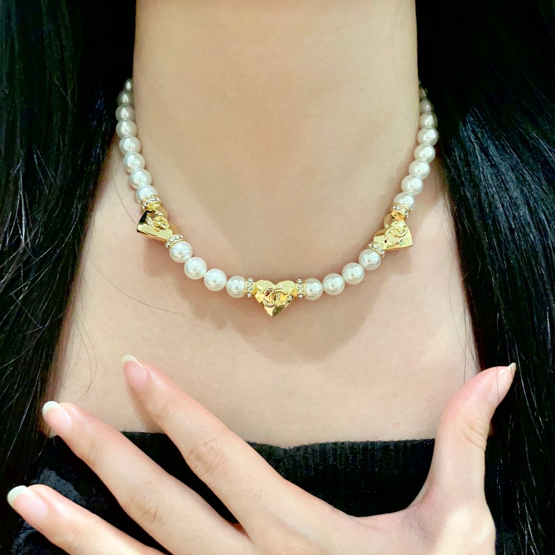 Chanel香奈儿 中古 字母项链👀小香家的款式真心无需多介绍😘🎶每一款都超好看，精致大方，非常显气质.