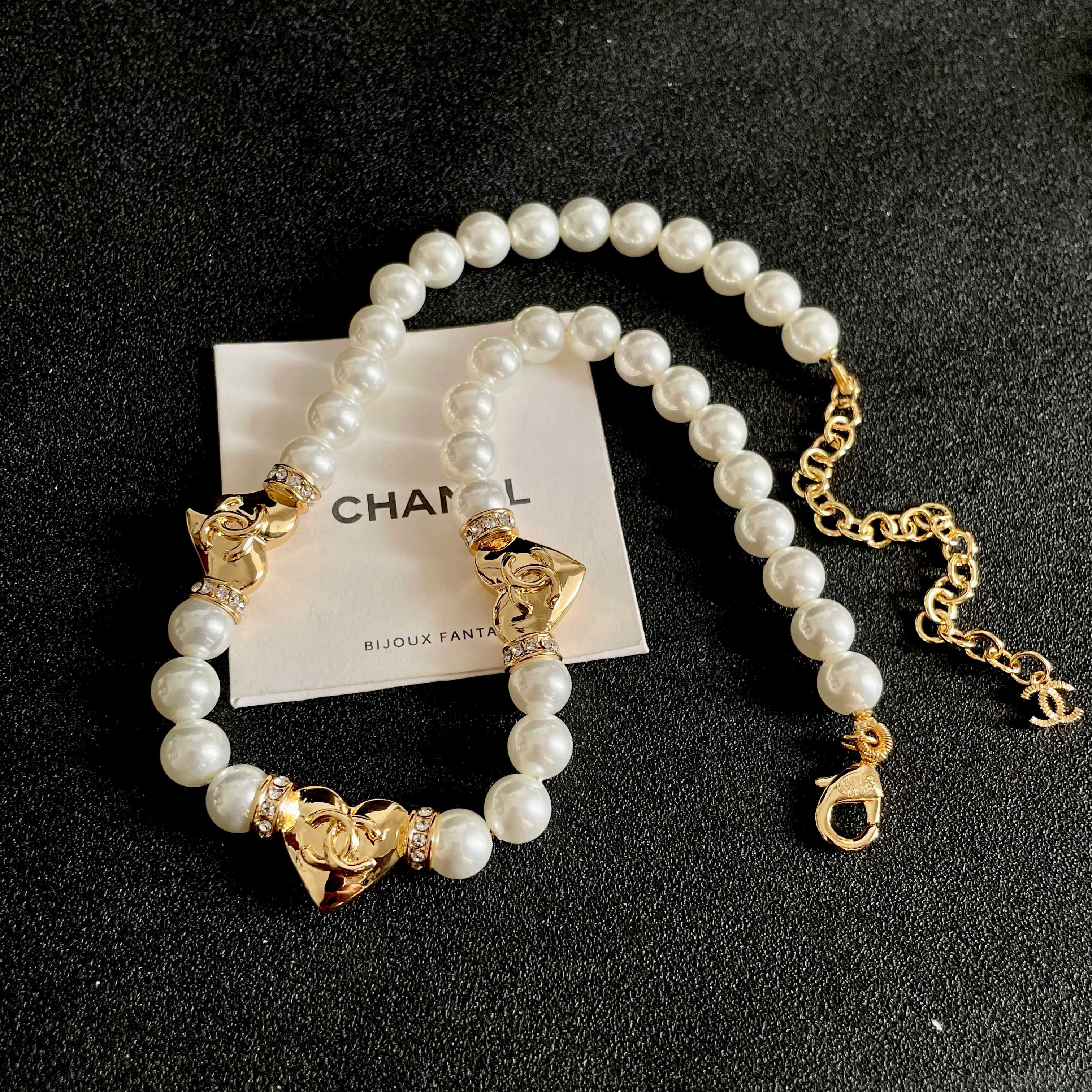Chanel香奈儿 中古 字母项链👀小香家的款式真心无需多介绍😘🎶每一款都超好看，精致大方，非常显气质.