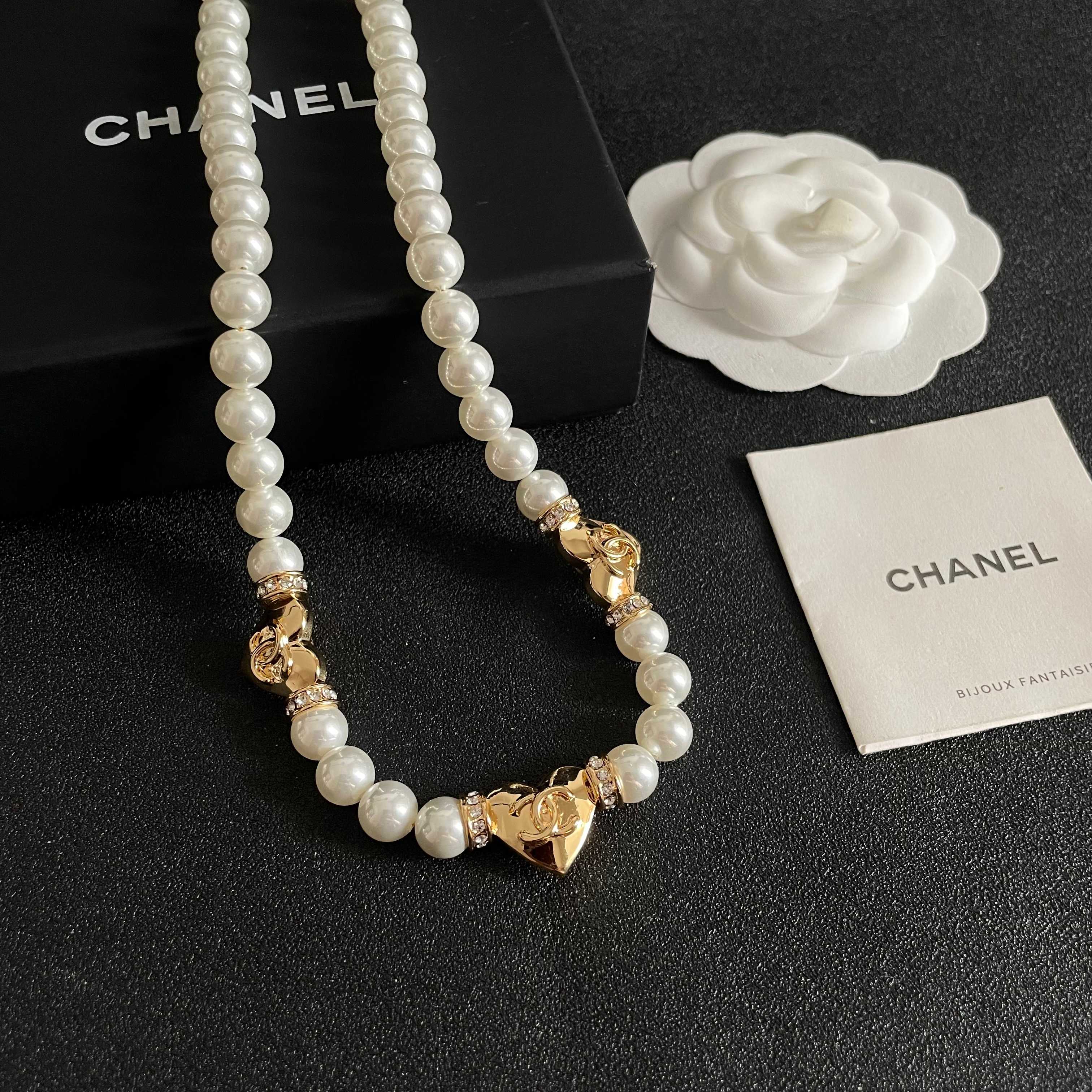 Chanel香奈儿 中古 字母项链👀小香家的款式真心无需多介绍😘🎶每一款都超好看，精致大方，非常显气质.