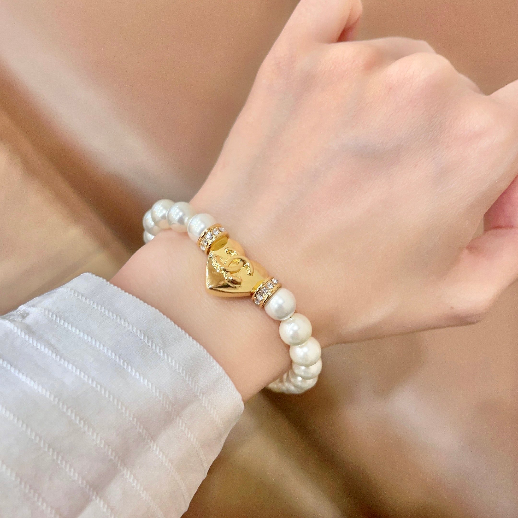 Chanel香奈儿 中古 手链👀原版复刻logo  小香家的款式真心无需多介绍😘🎶每一款都超好看，精致大