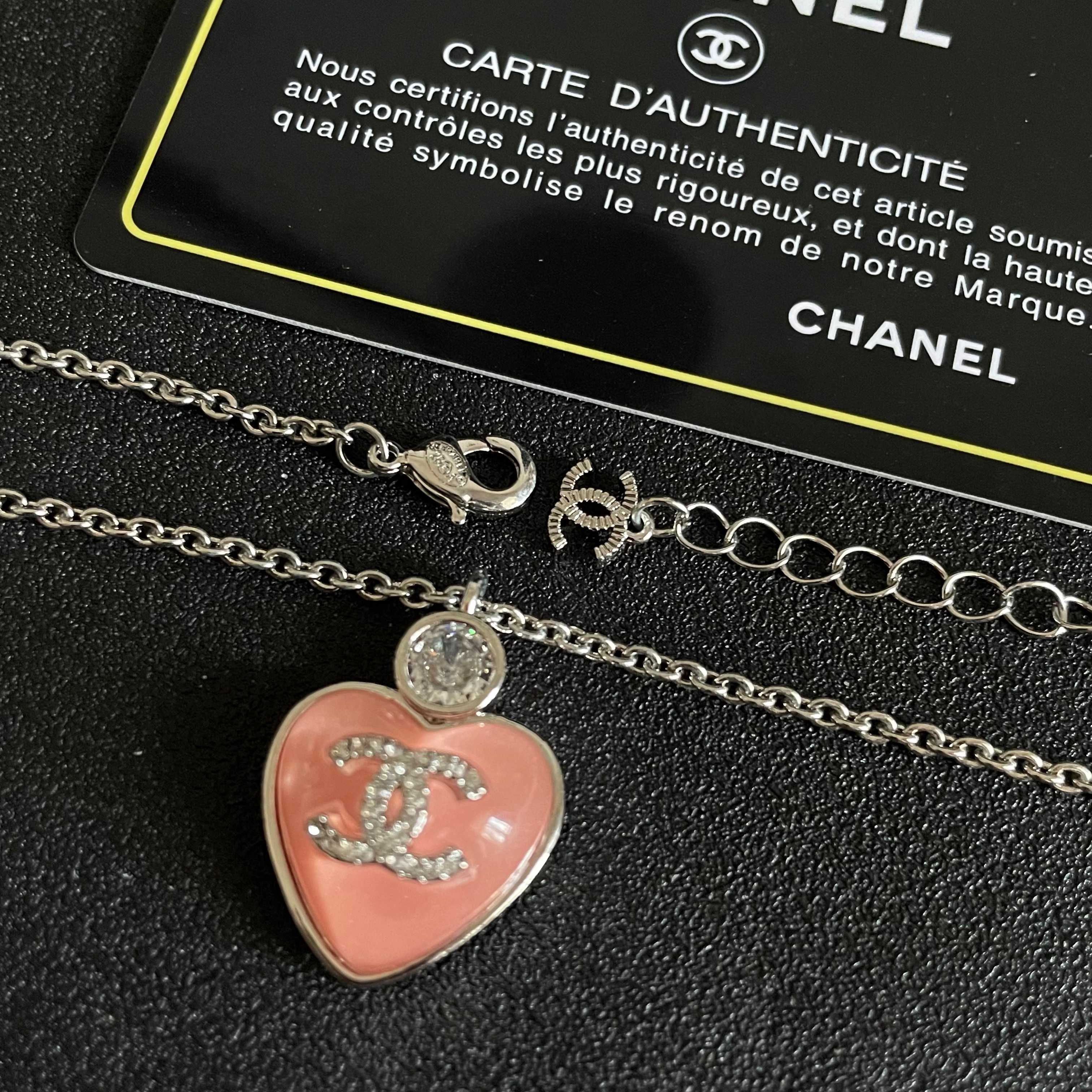 Chanel香奈儿 中古 字母项链👀小香家的款式真心无需多介绍😘🎶每一款都超好看，精致大方，非常显气质.